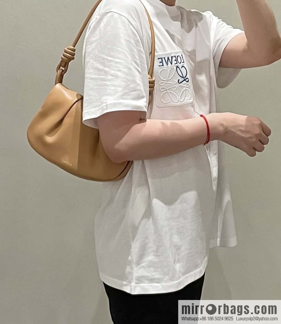 LOEWE's latest series Paseo new member Paseo Satchel 0686 caramel color