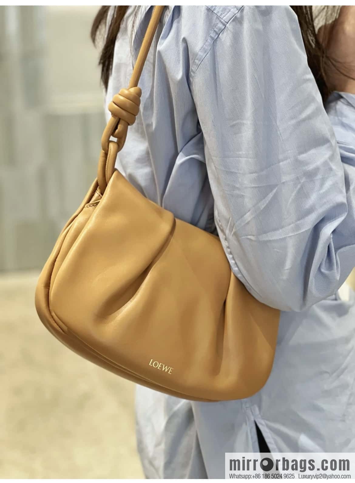 LOEWE's latest series Paseo new member Paseo Satchel 0686 caramel color