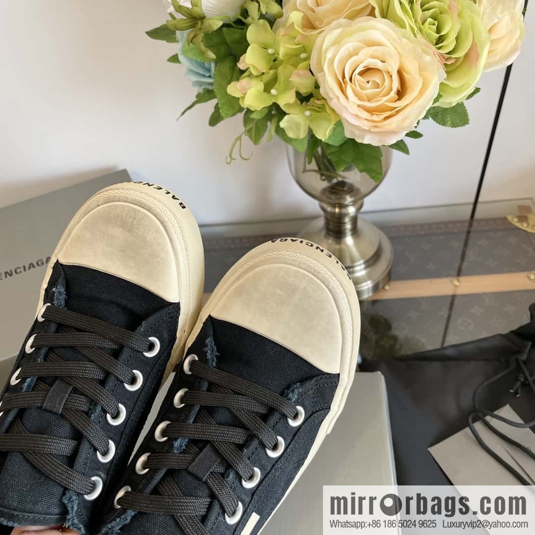 𝐁𝐚𝐥𝐞𝐧𝐜𝐢𝐚𝐠𝐚 Balenciaga, spring and summer Vintage do old canvas vulcanized shoes