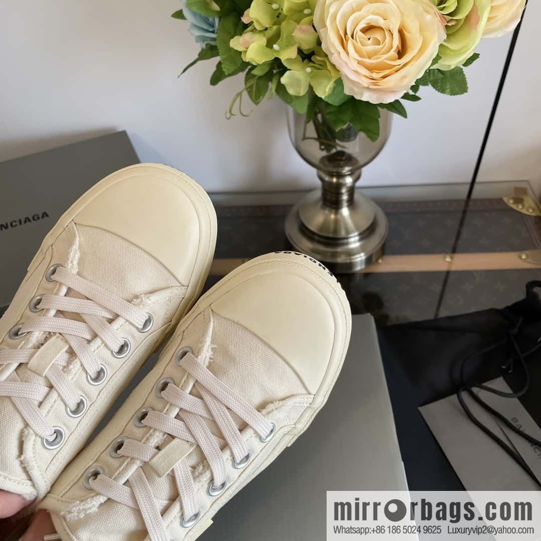 𝐁𝐚𝐥𝐞𝐧𝐜𝐢𝐚𝐠𝐚 Balenciaga, spring and summer Vintage do old canvas vulcanized shoes