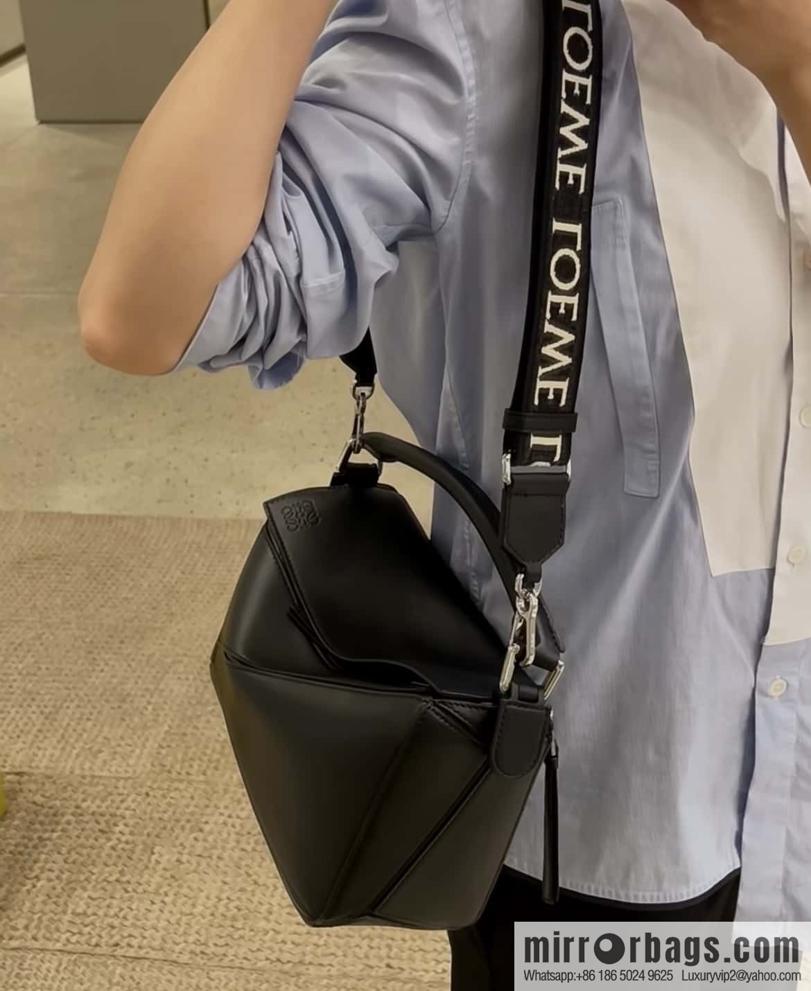 LOEWE Puzzle 24CM bag leather small geometric bag 0189 black