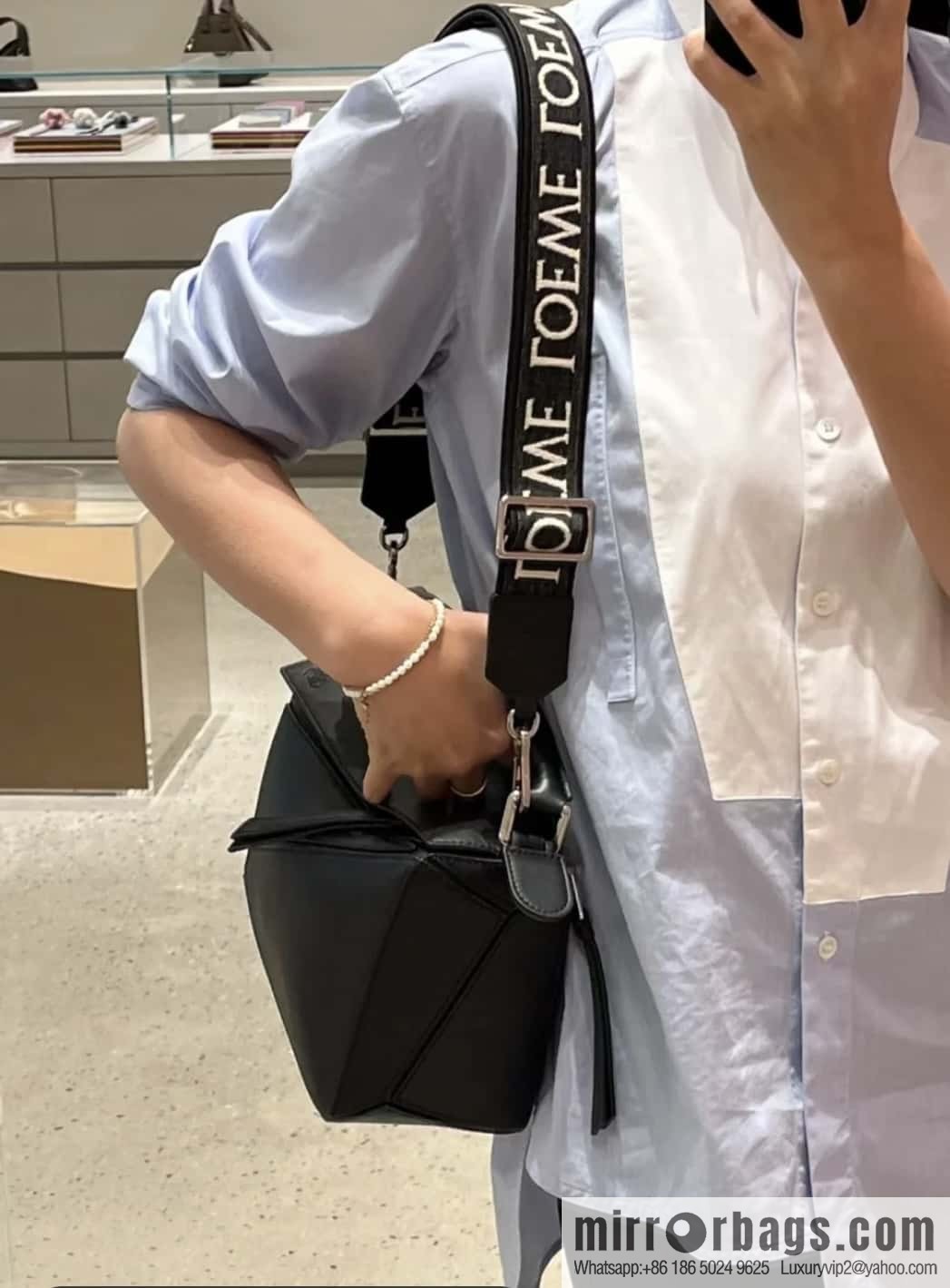 LOEWE Puzzle 24CM bag leather small geometric bag 0189 black