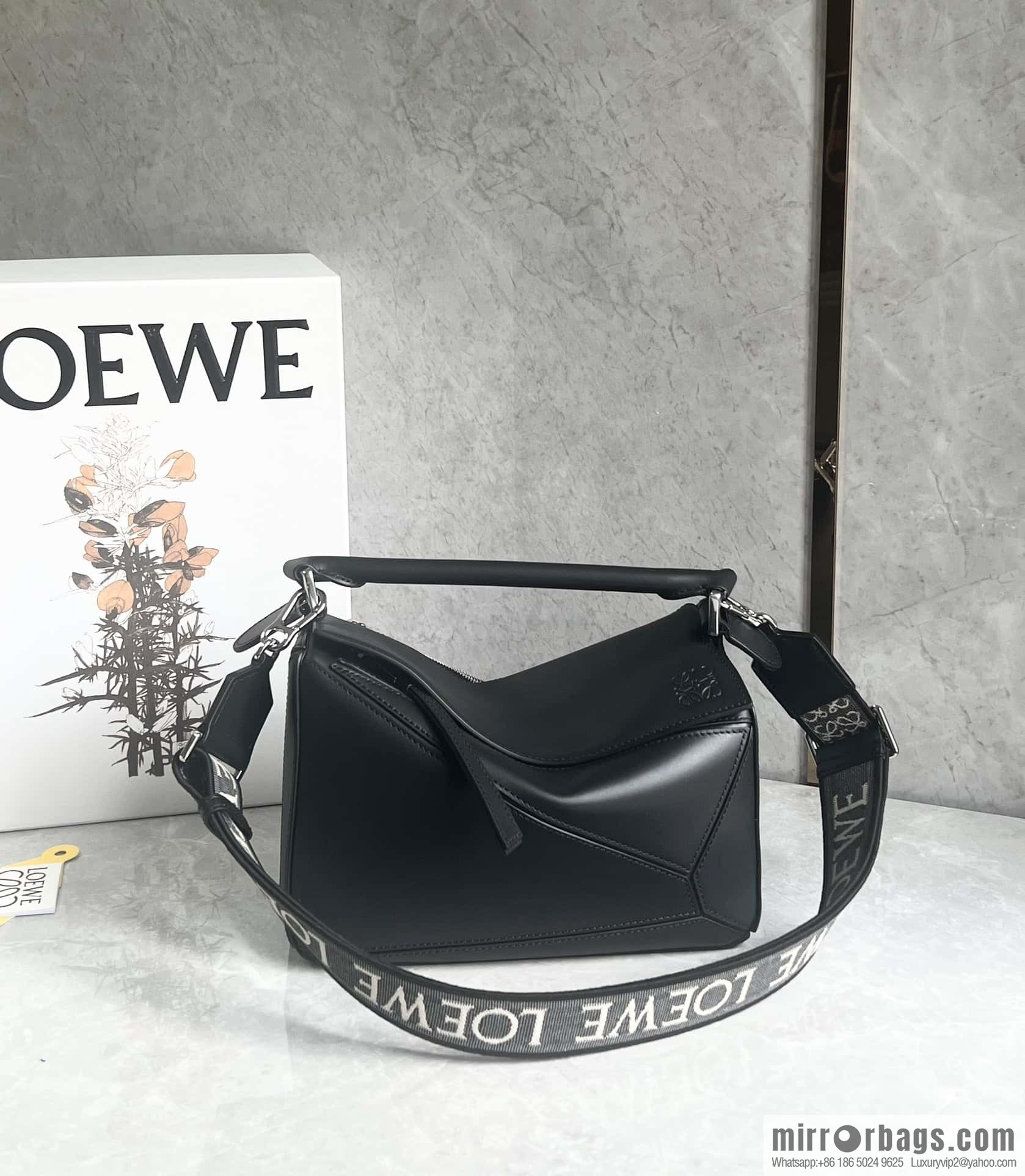 LOEWE Puzzle 24CM bag leather small geometric bag 0189 black