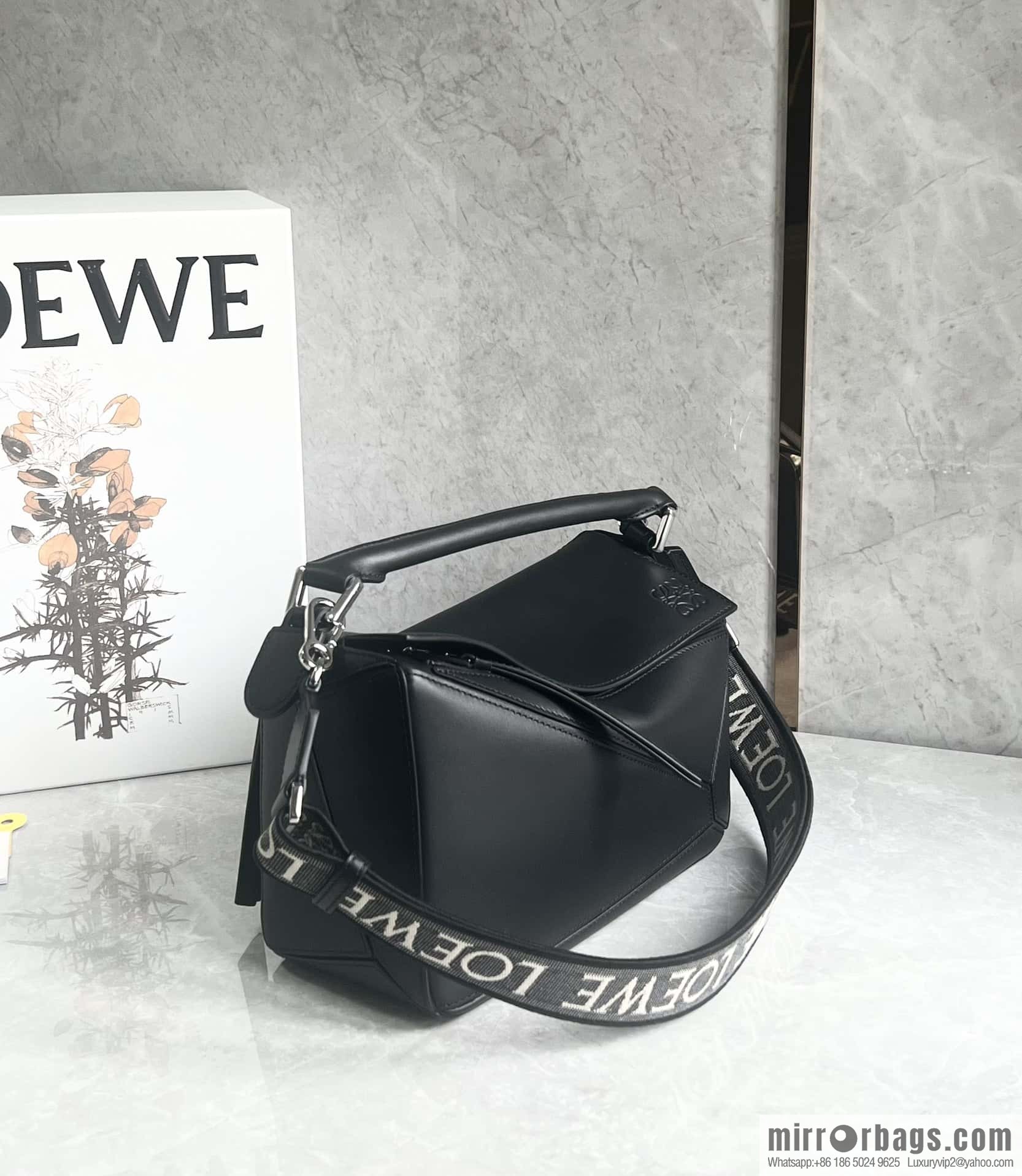 LOEWE Puzzle 24CM bag leather small geometric bag 0189 black