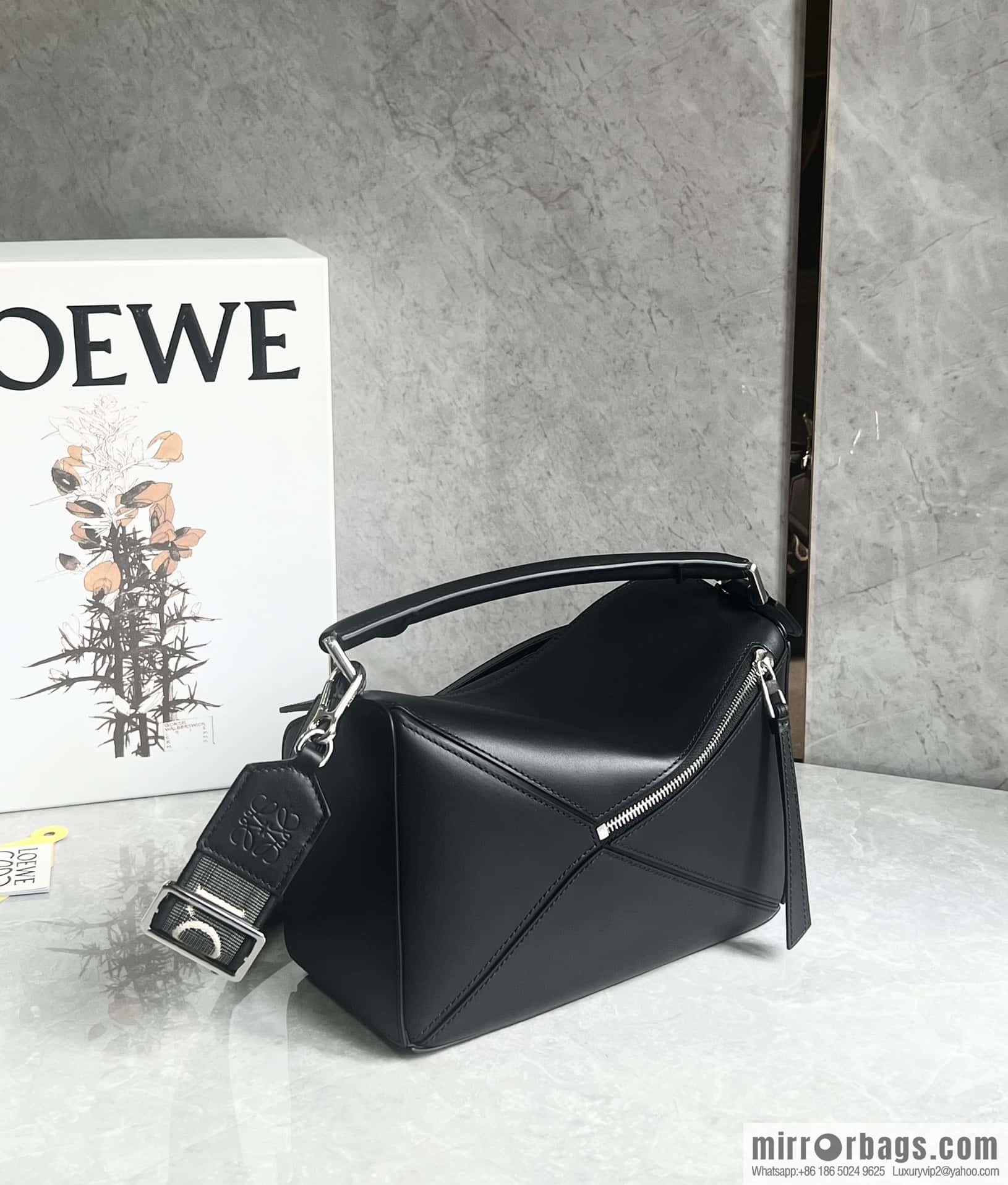 LOEWE Puzzle 24CM bag leather small geometric bag 0189 black