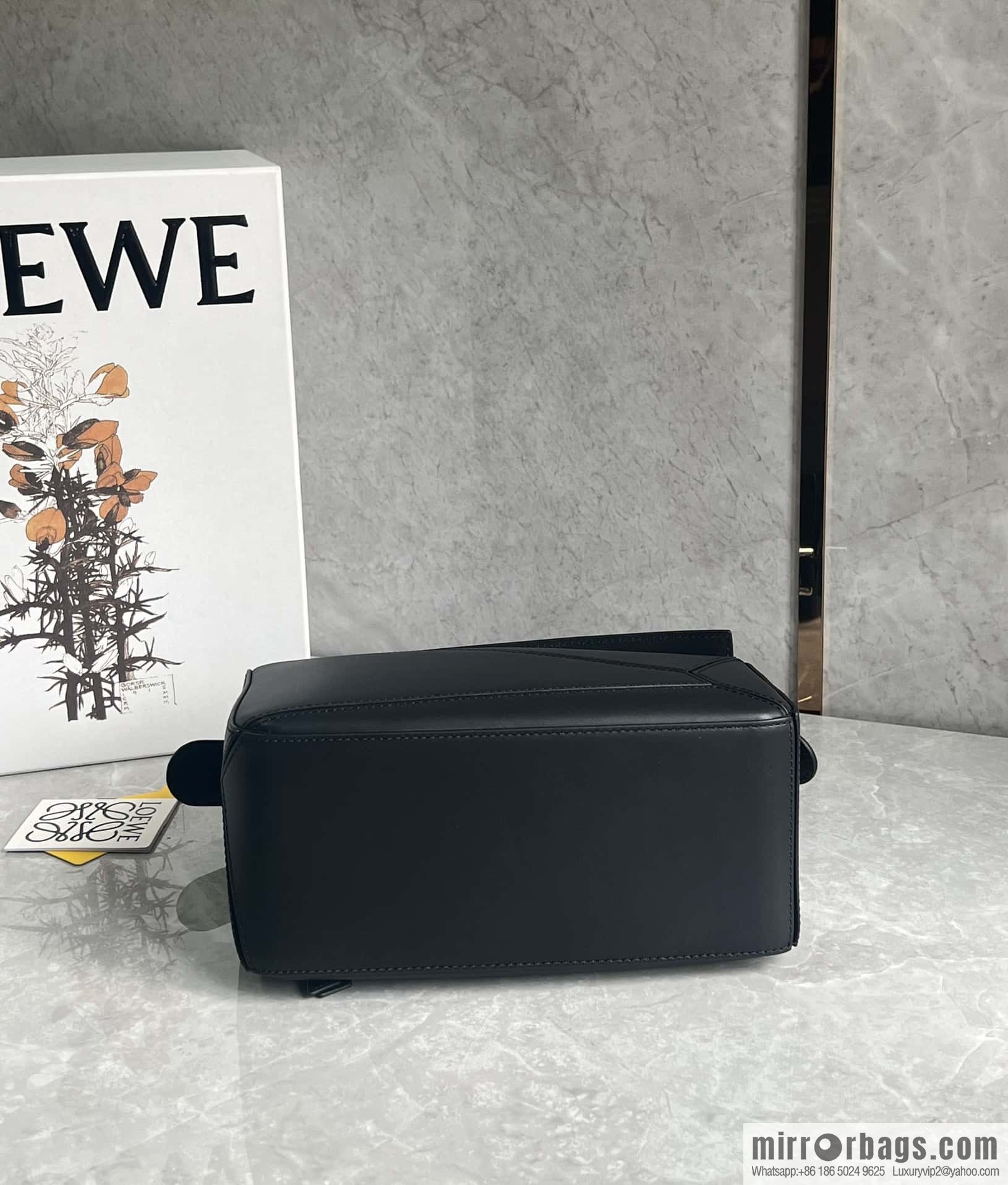 LOEWE Puzzle 24CM bag leather small geometric bag 0189 black
