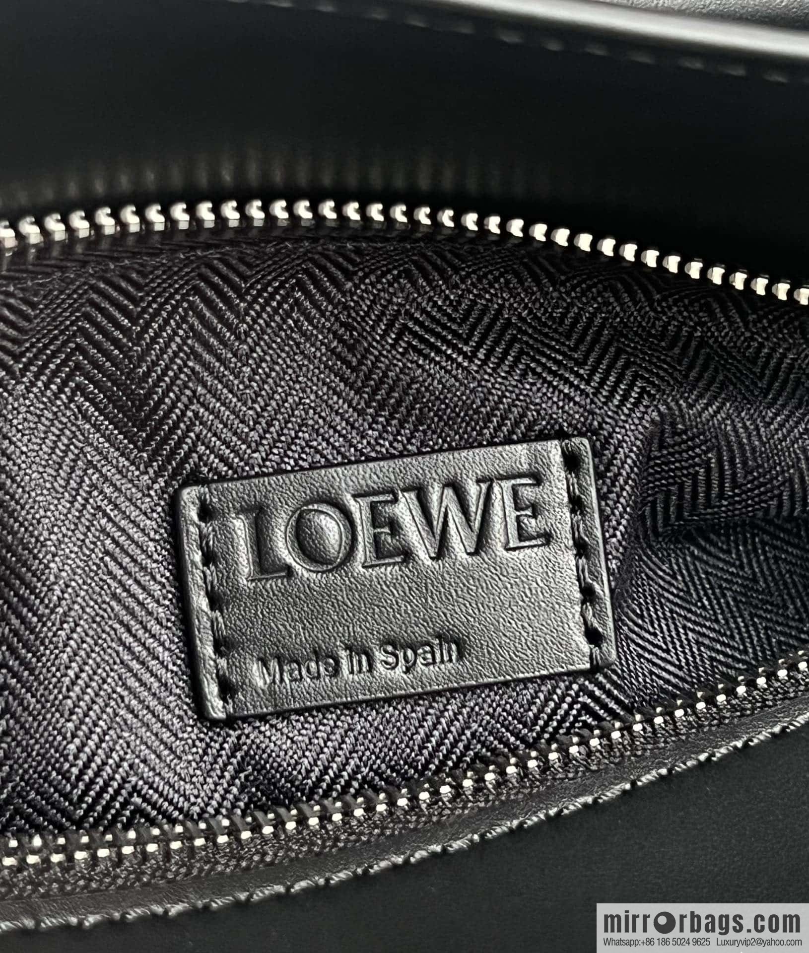 LOEWE Puzzle 24CM bag leather small geometric bag 0189 black