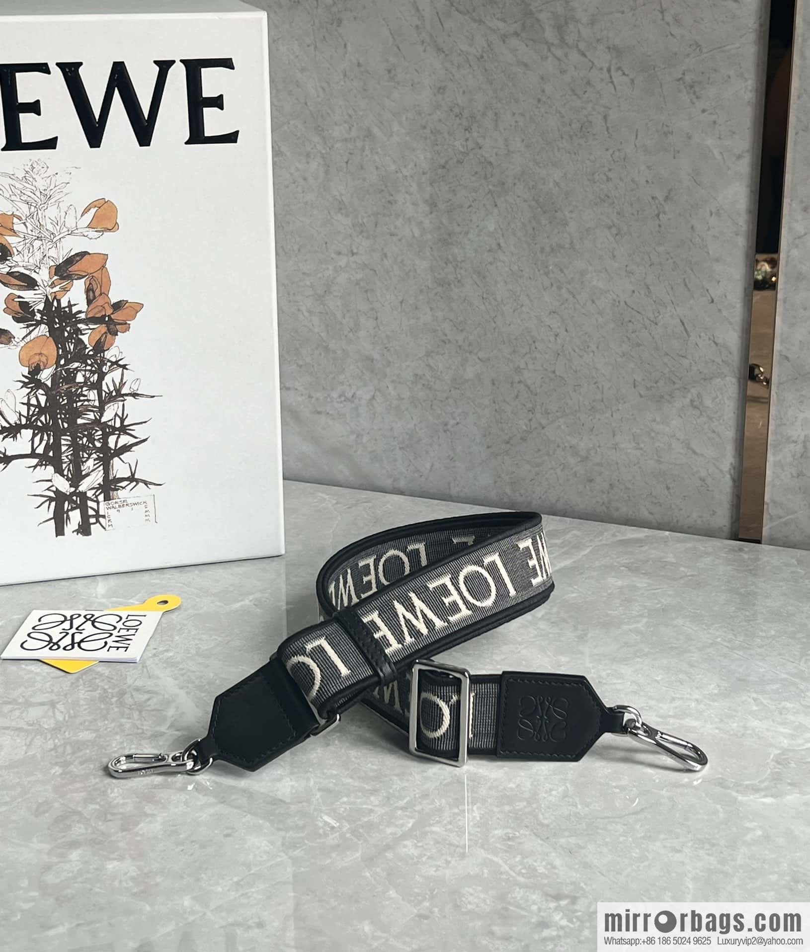 LOEWE Puzzle 24CM bag leather small geometric bag 0189 black