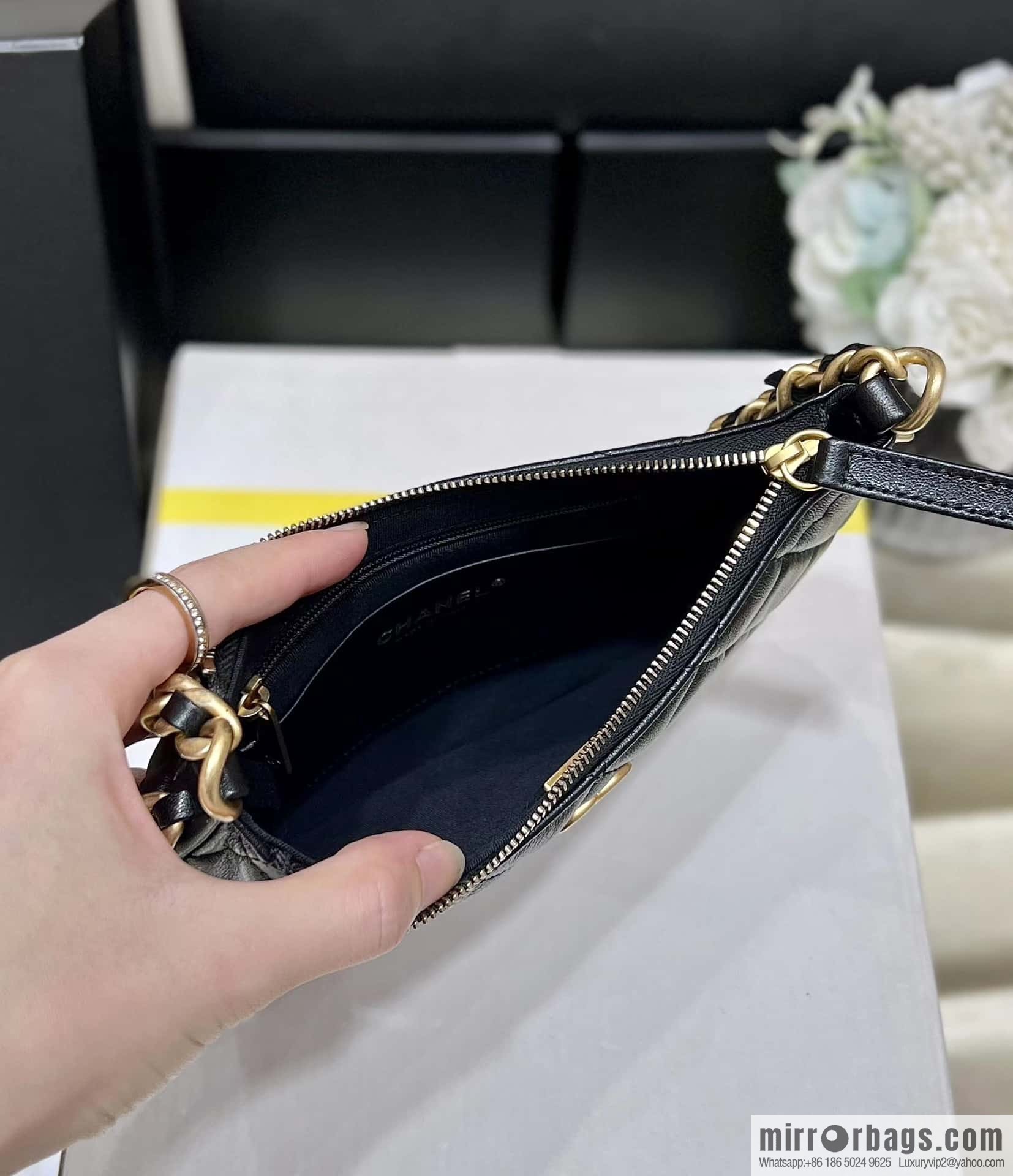 CHANEL 23B autumn and winter trailer series hobo armpit bag AS4378