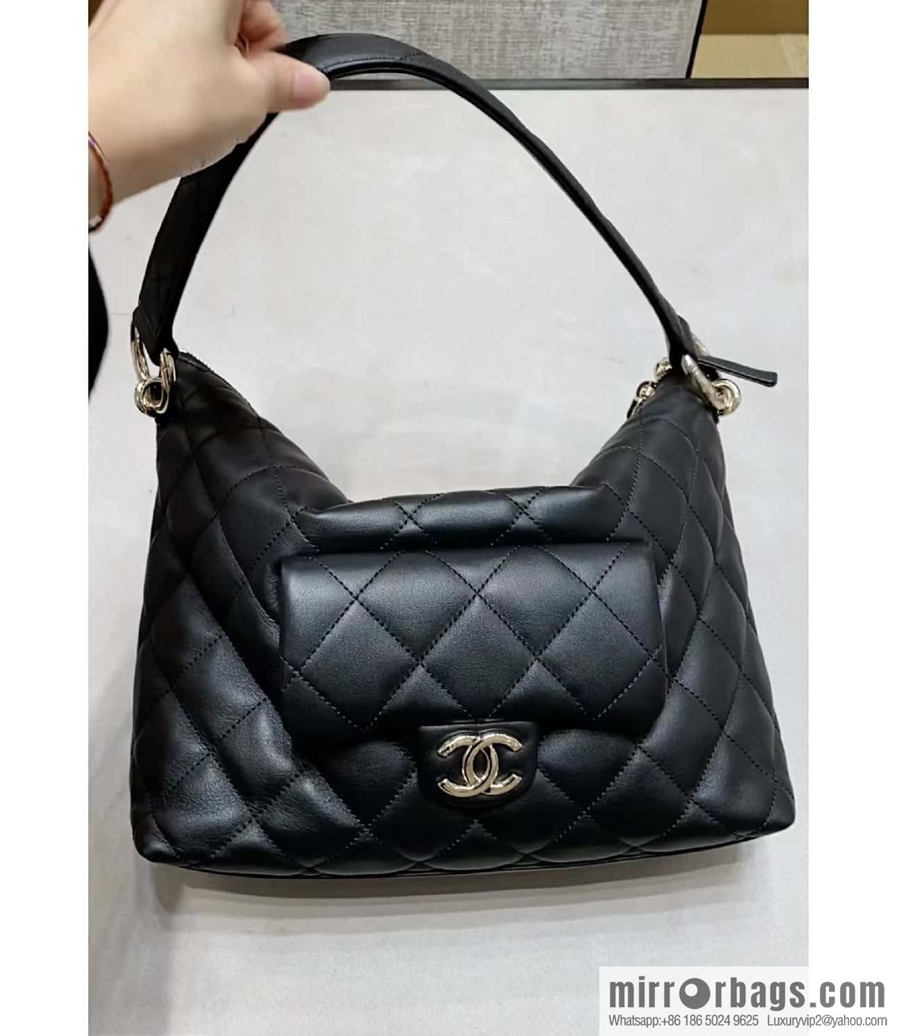 CHANEL 23B autumn and winter trailer series hobo hippie underarm bag AS4347