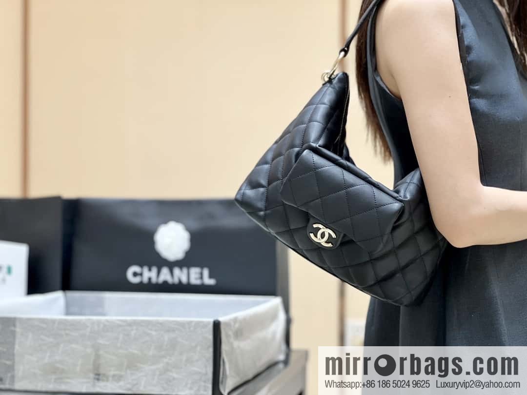CHANEL 23B autumn and winter trailer series hobo hippie underarm bag AS4347