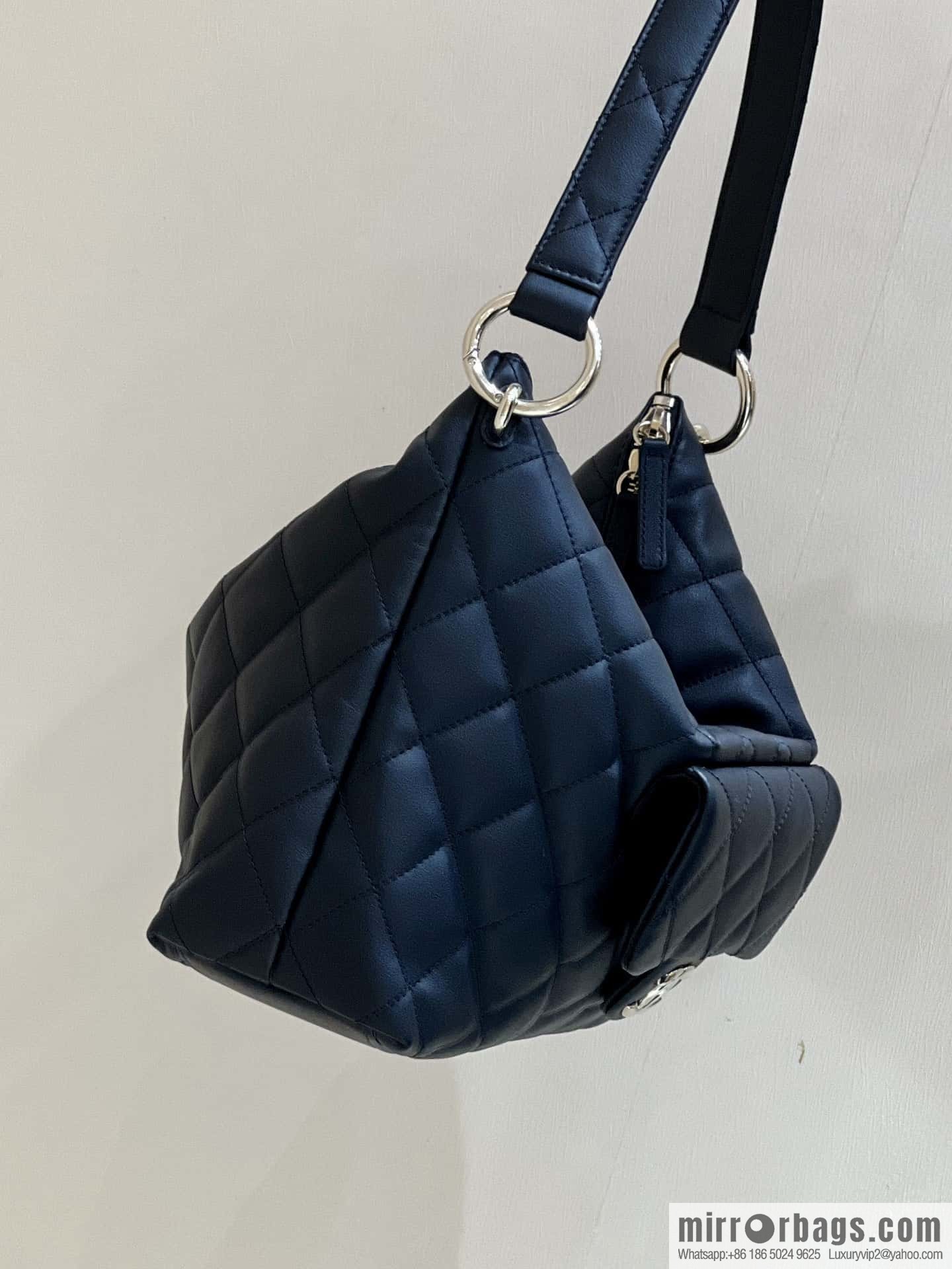 CHANEL 23B autumn and winter trailer series hobo hippie underarm bag AS4347