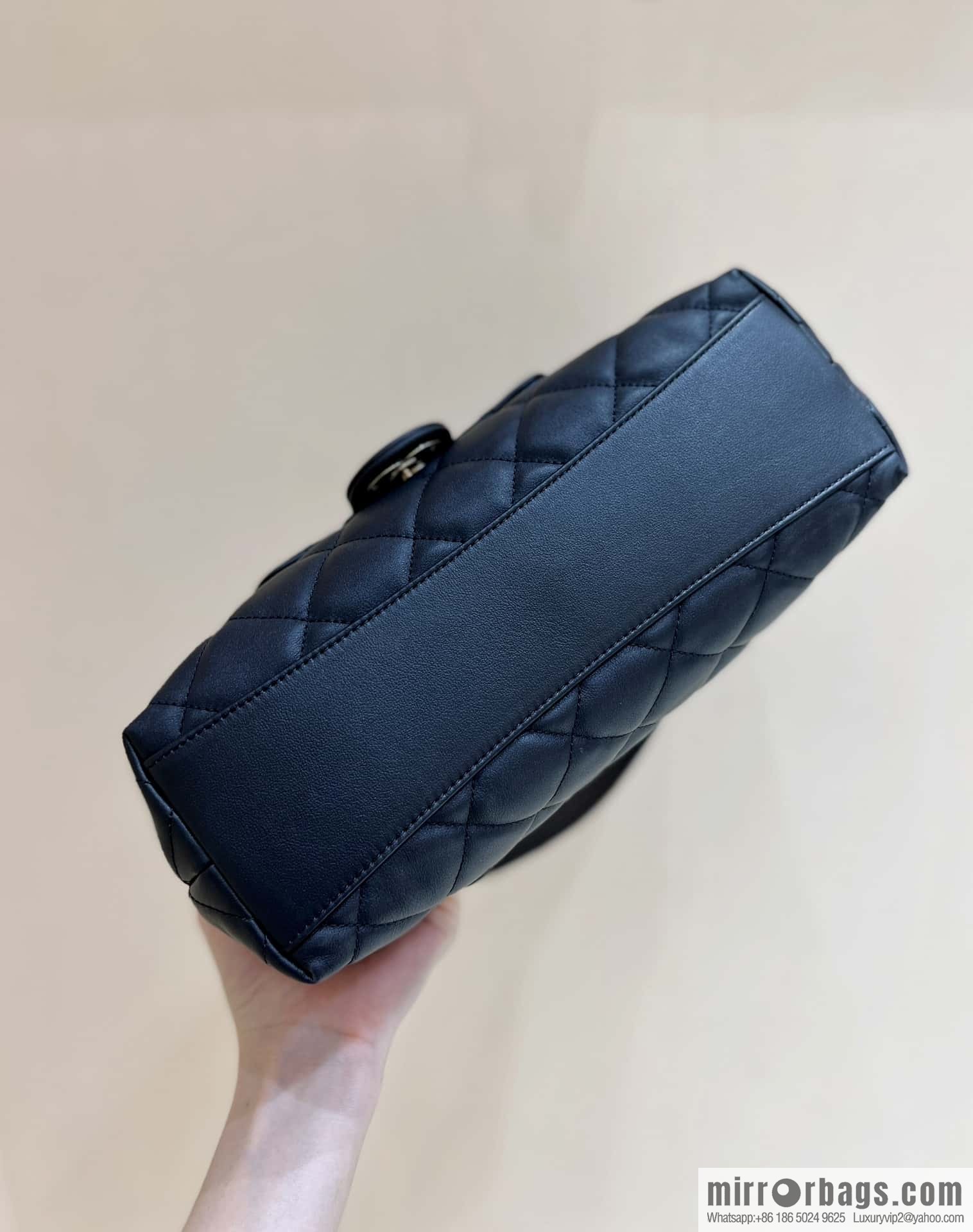 CHANEL 23B autumn and winter trailer series hobo hippie underarm bag AS4347