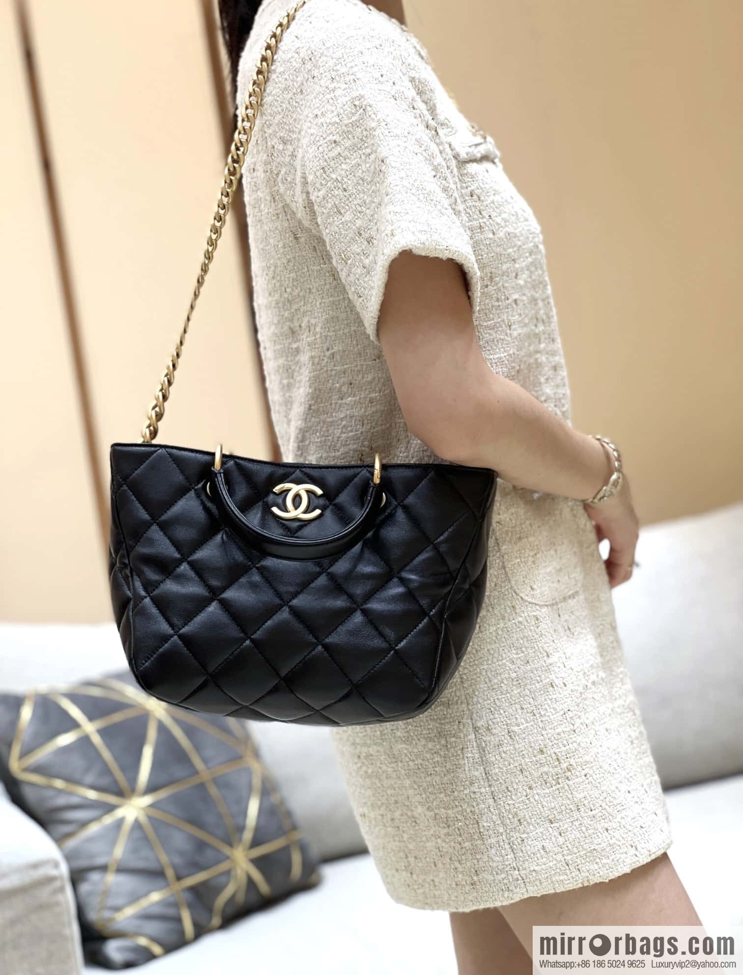 CHANEL 23B autumn and winter trailer series, limited edition small shopping bag AS4188