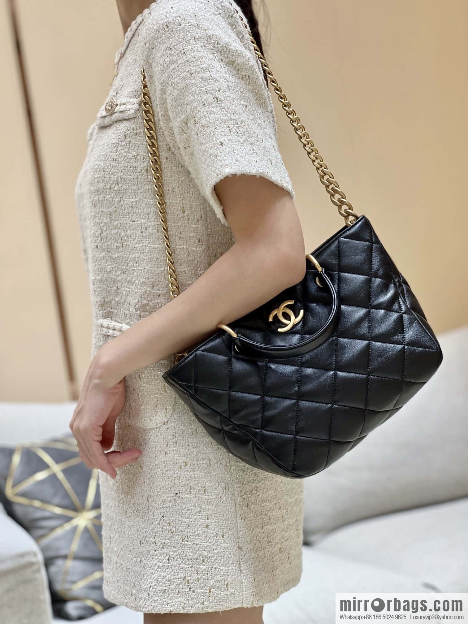 CHANEL 23B autumn and winter trailer series, limited edition small shopping bag AS4188
