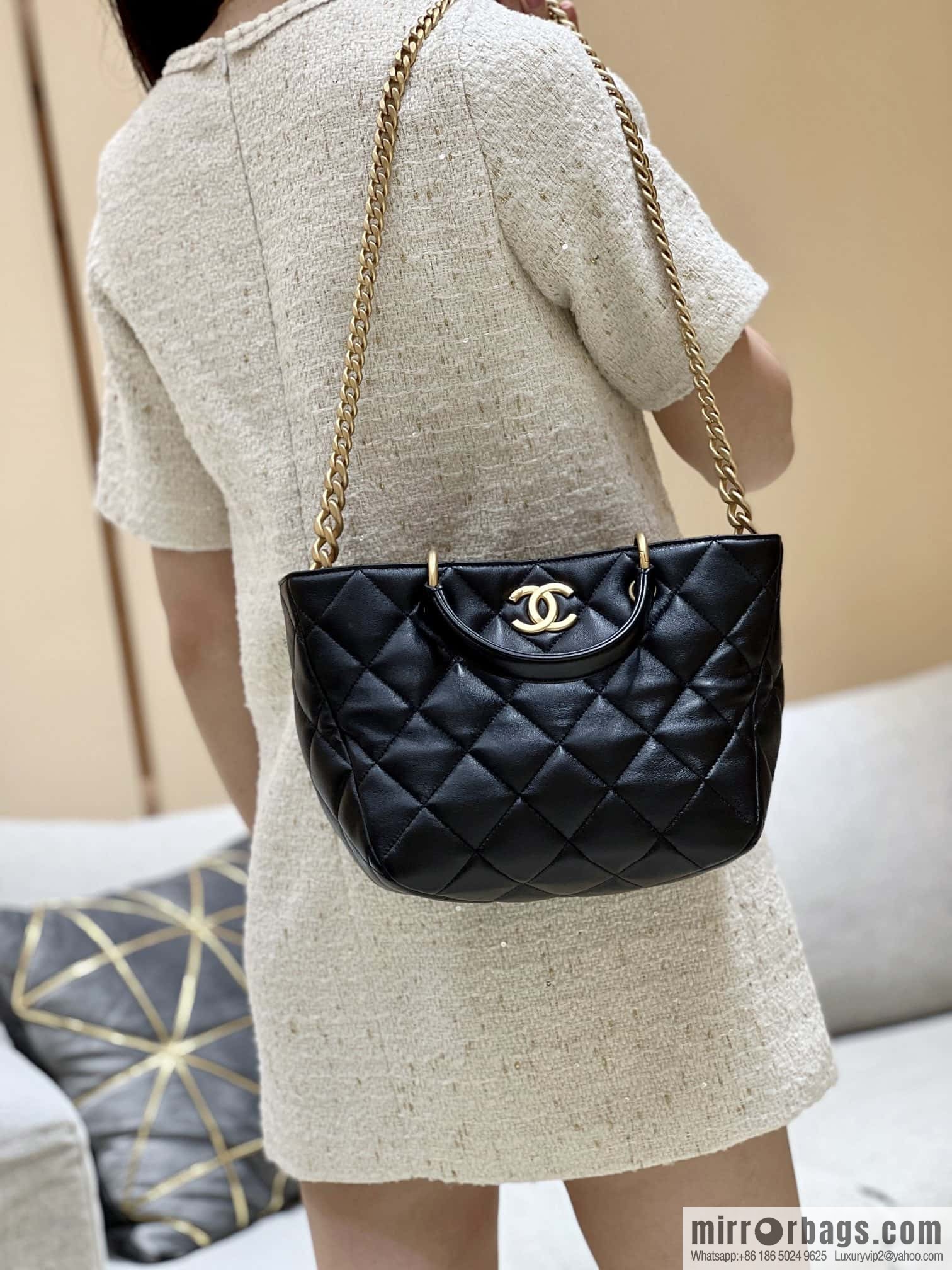 CHANEL 23B autumn and winter trailer series, limited edition small shopping bag AS4188