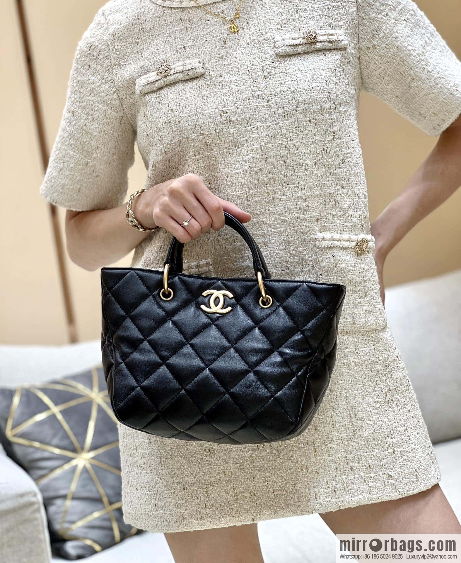 CHANEL 23B autumn and winter trailer series, limited edition small shopping bag AS4188