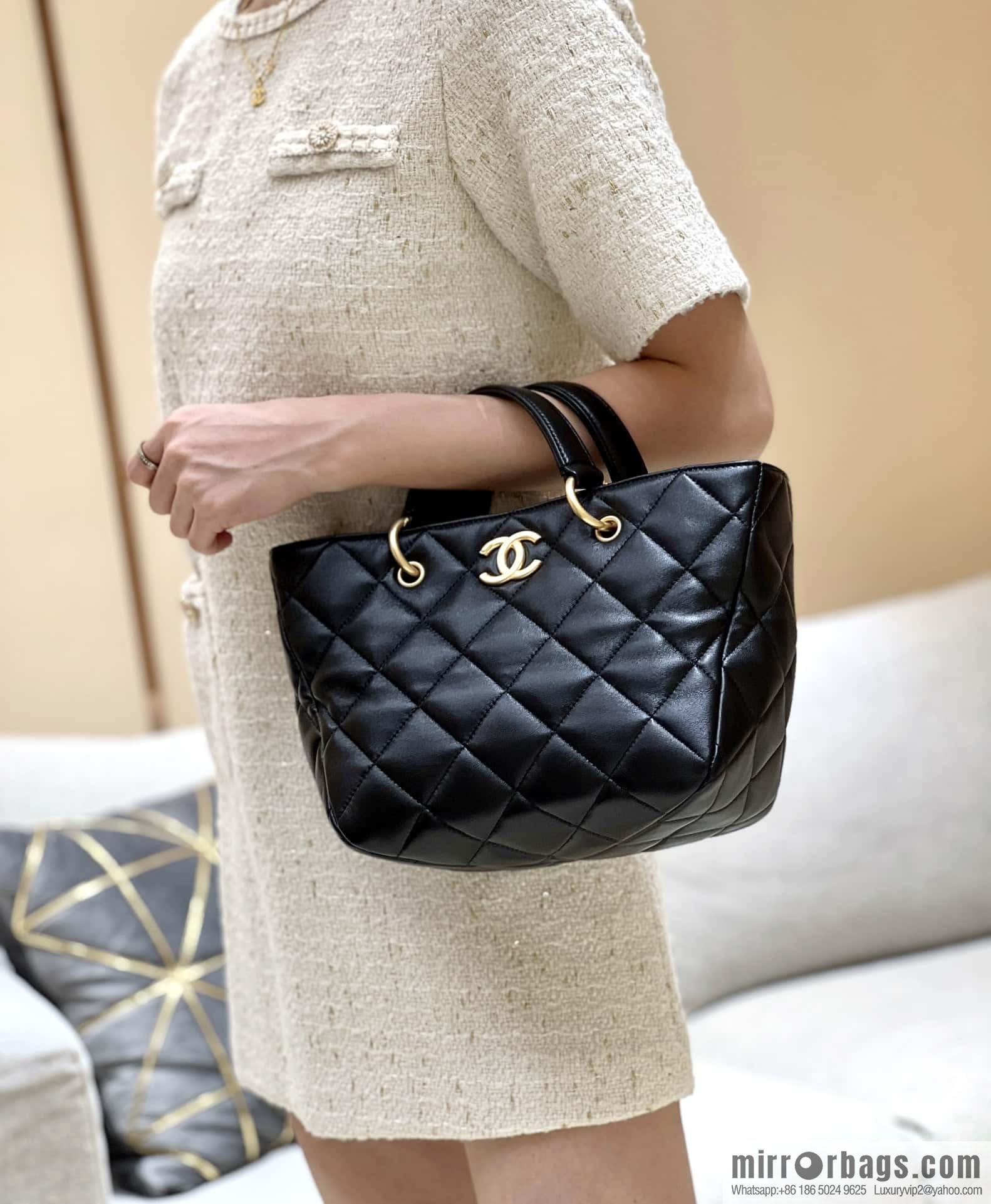 CHANEL 23B autumn and winter trailer series, limited edition small shopping bag AS4188