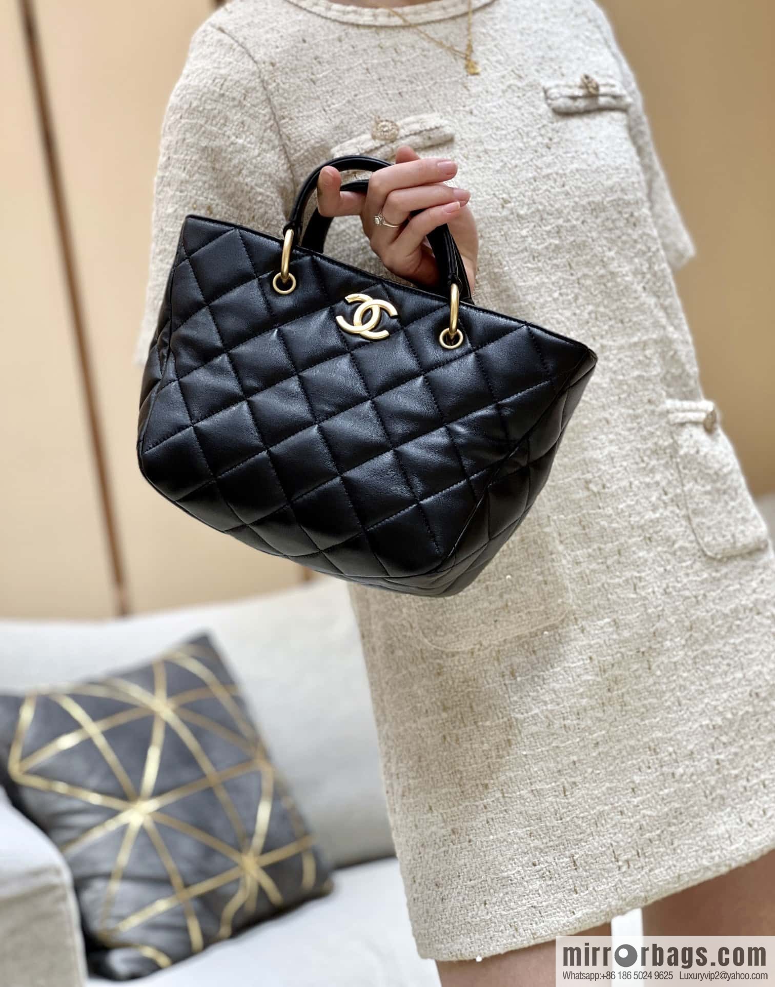 CHANEL 23B autumn and winter trailer series, limited edition small shopping bag AS4188