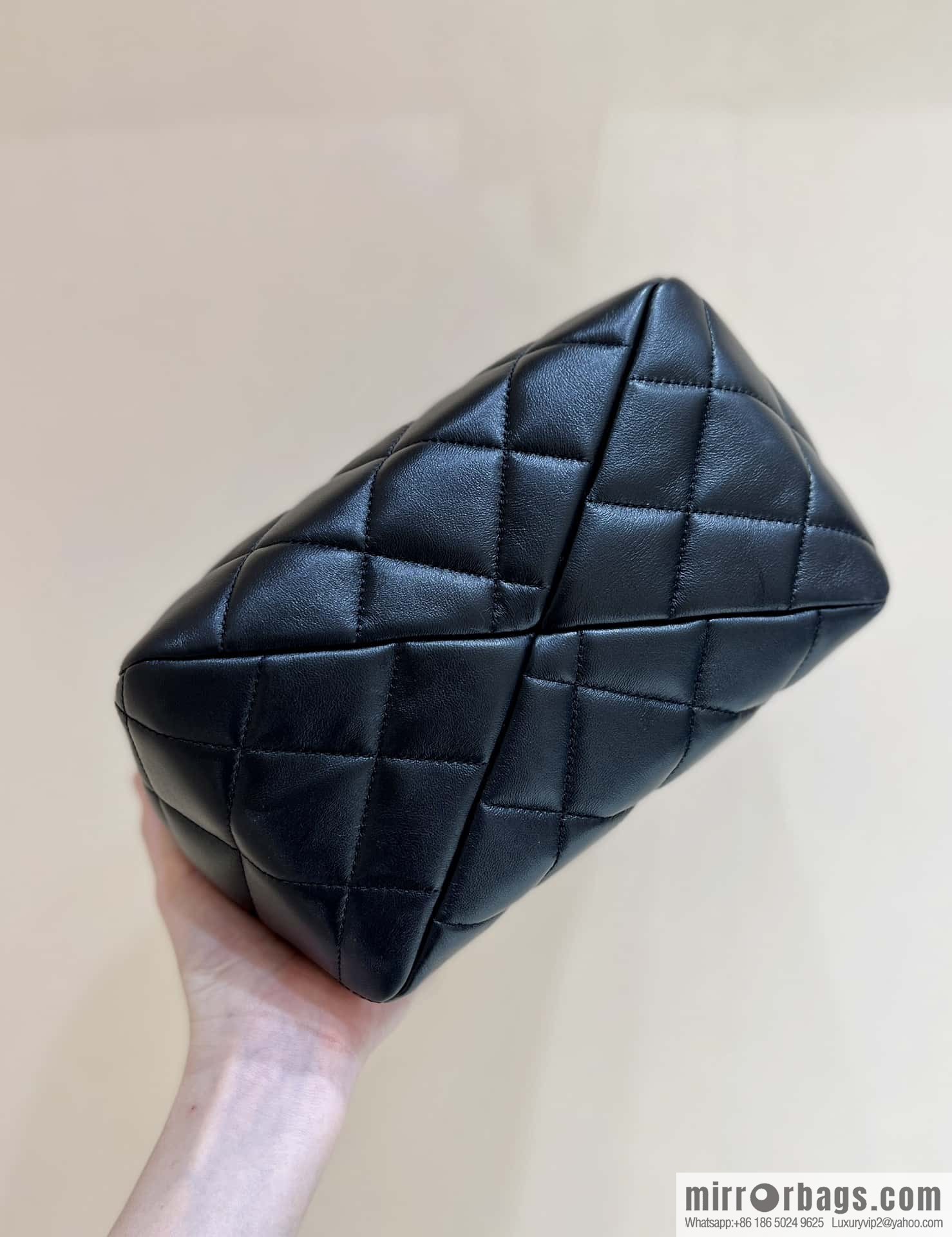 CHANEL 23B autumn and winter trailer series, limited edition small shopping bag AS4188