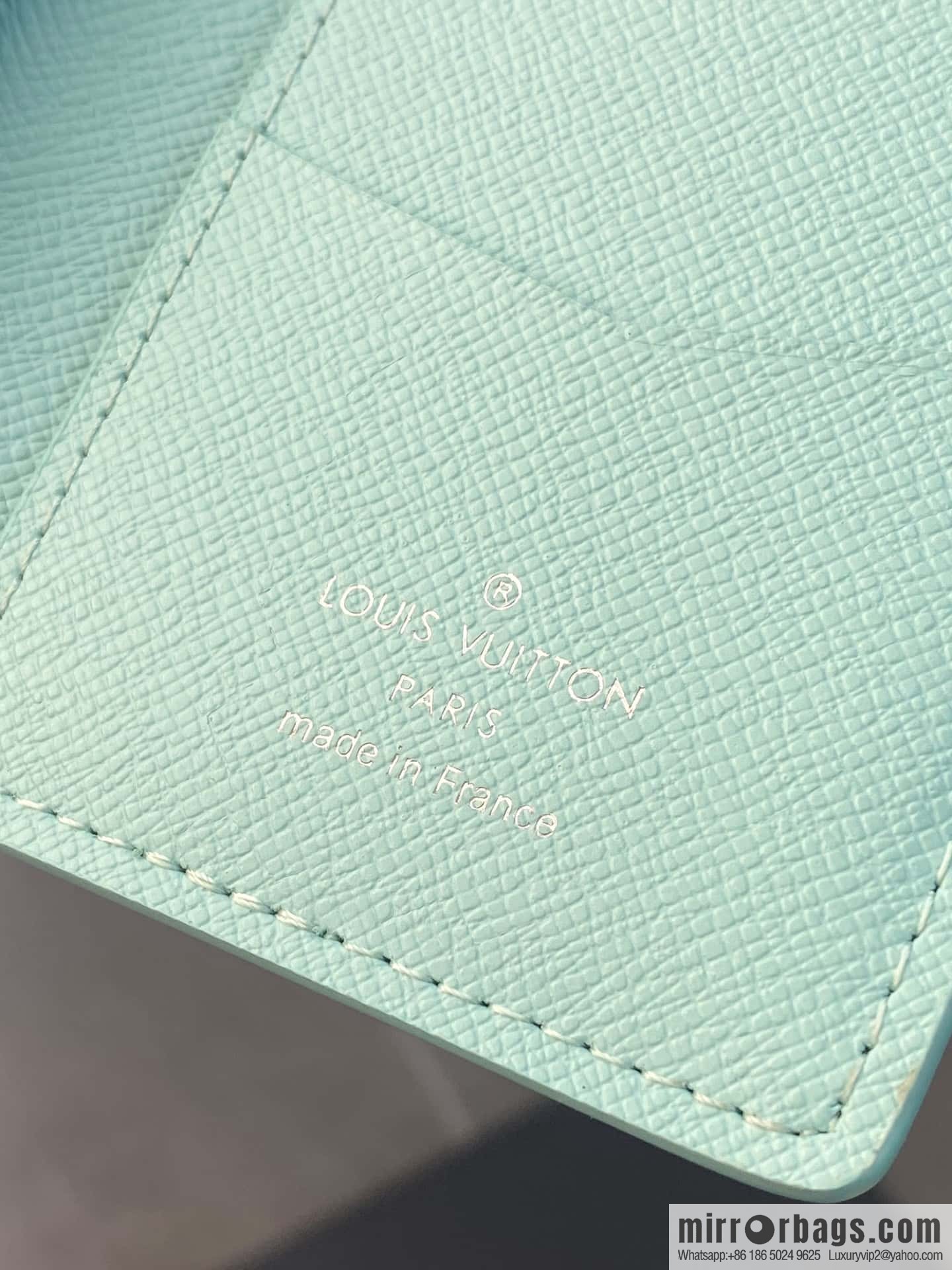 LV M82371 Pocket Organizer