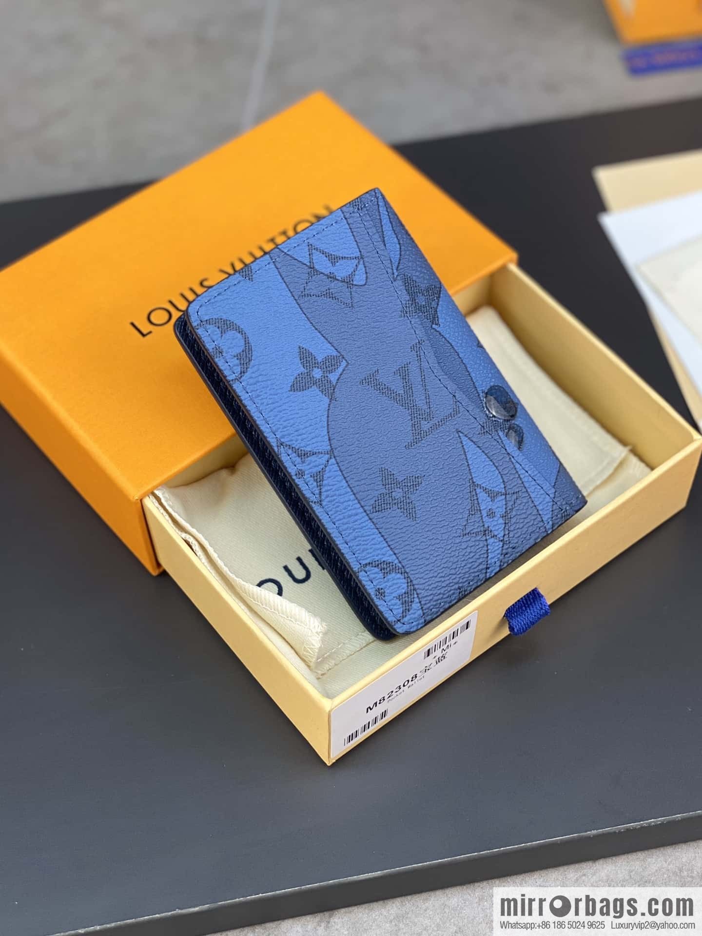 LV M82308 Pocket Organizer