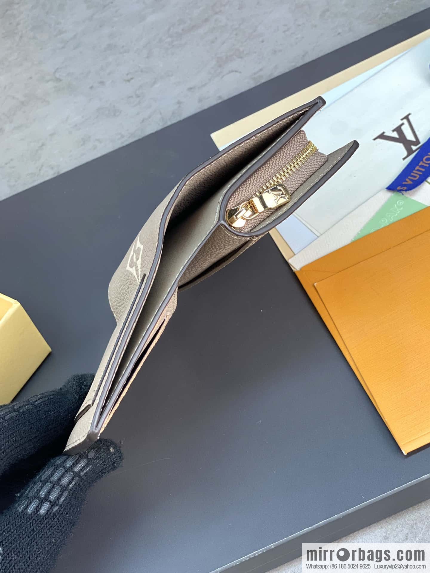 LV M82370 Cléa Wallet