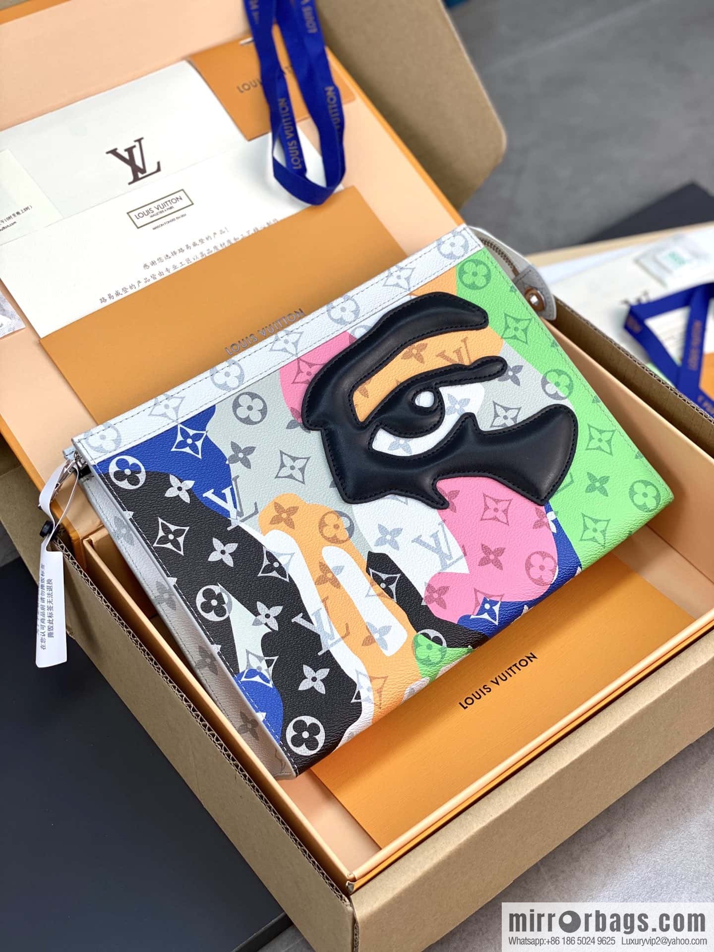 LV M82589 POCHETTE VOYAGE clutch bag