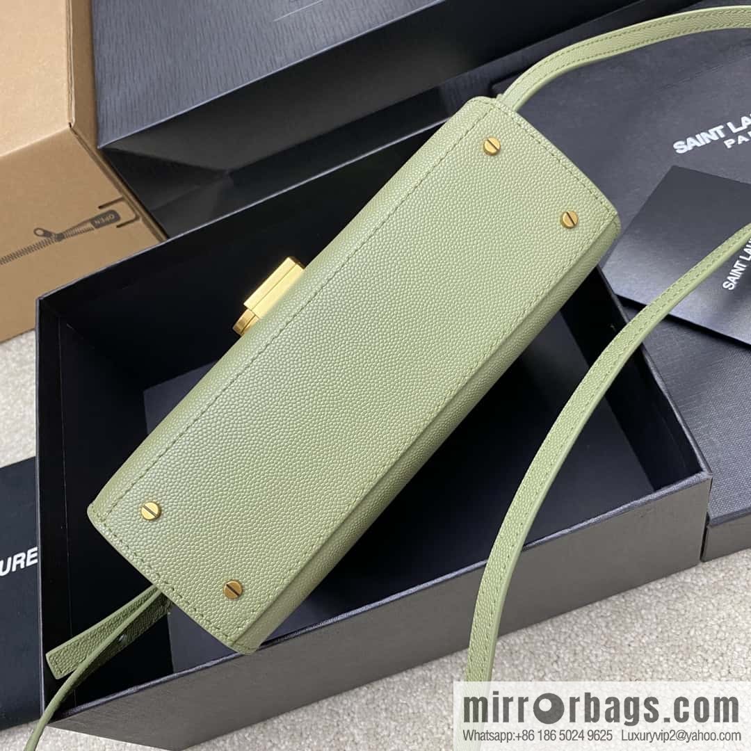 𝑪𝒂𝒔𝒔𝒂𝒏𝒅𝒓𝒂 caviar pattern hand bag avocado green ball pattern gold buckle Model: 602716