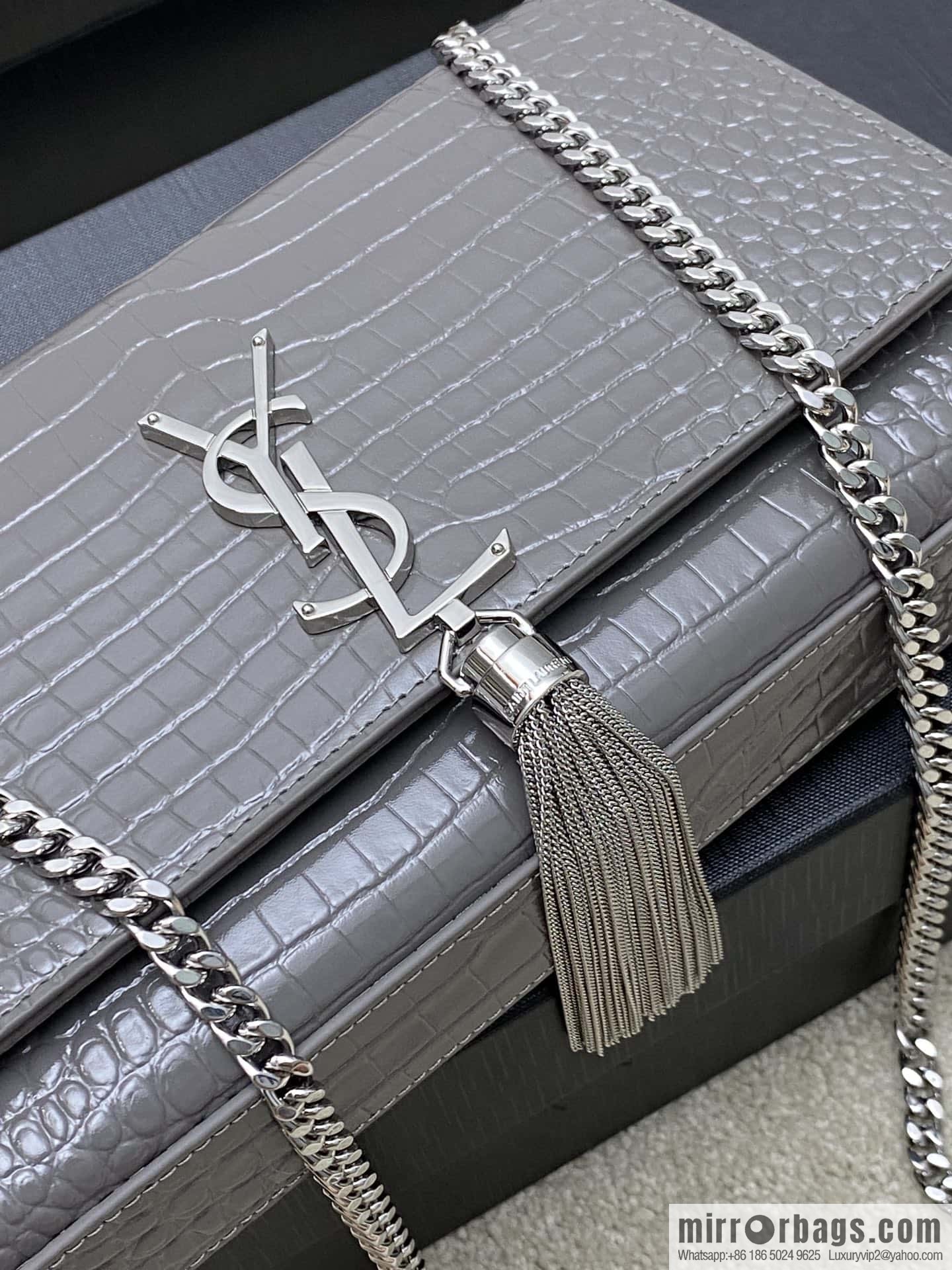 Y's most classic style Kate crocodile pattern chain strap crossbody bag gray crocodile/gold buckle Model: 377829