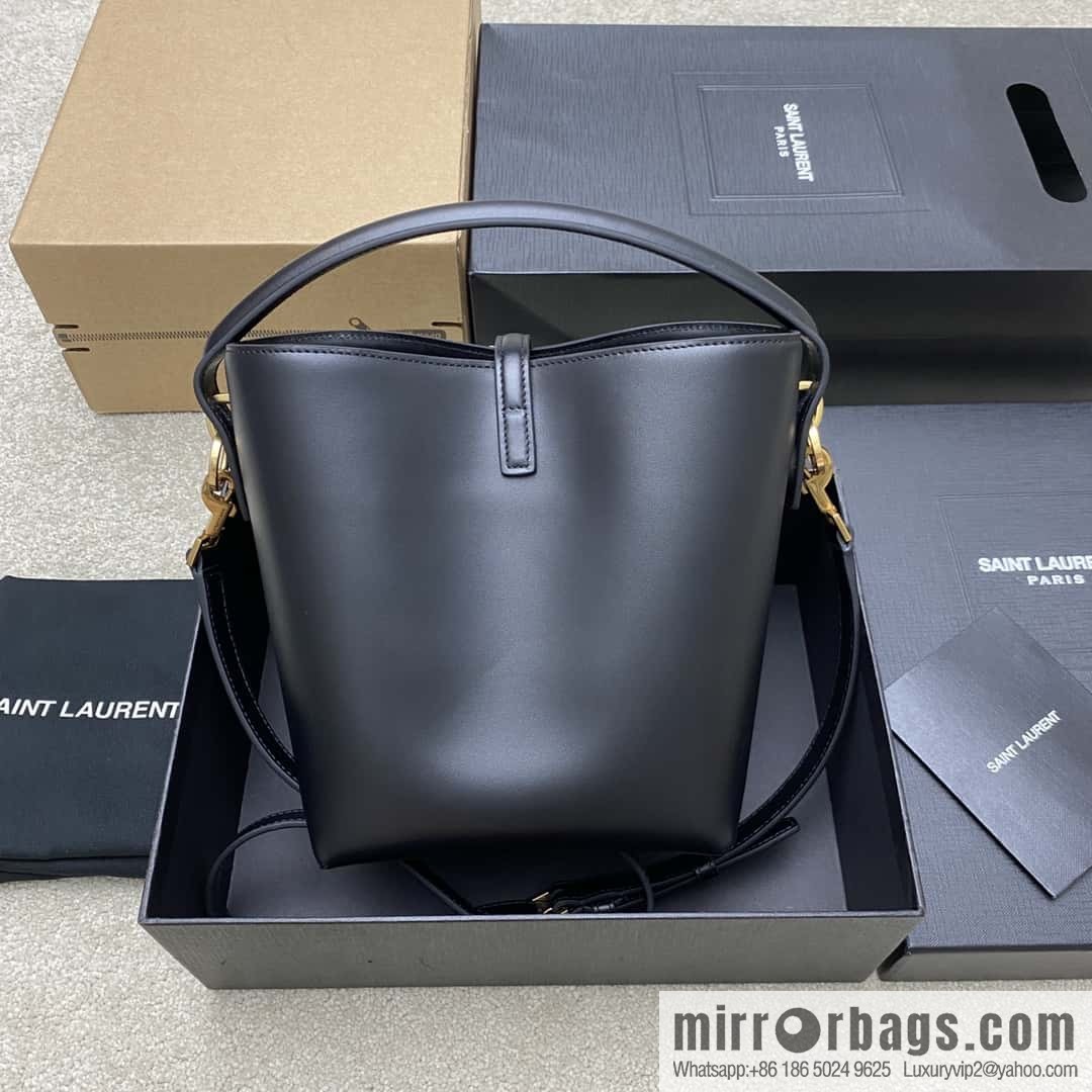 New LE 5A-7 series small bucket bag black plain weave/gold Model: 749036