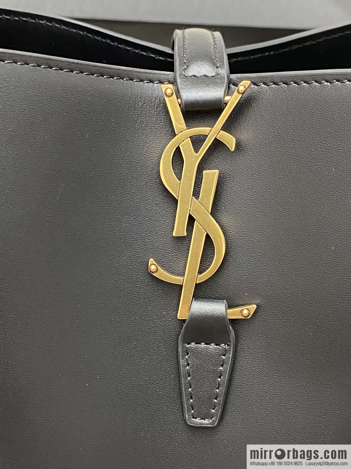 New LE 5A-7 series small bucket bag black plain weave/gold Model: 749036