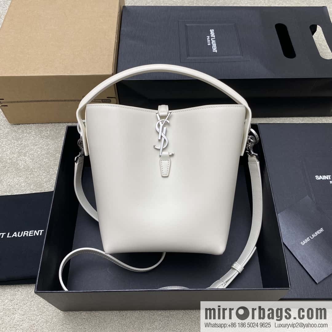 New LE 5A-7 series small bucket bag white plain weave/gold Model: 749036