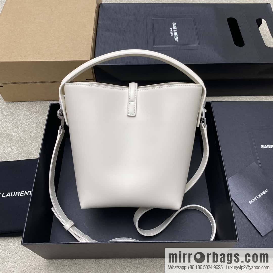 New LE 5A-7 series small bucket bag white plain weave/gold Model: 749036