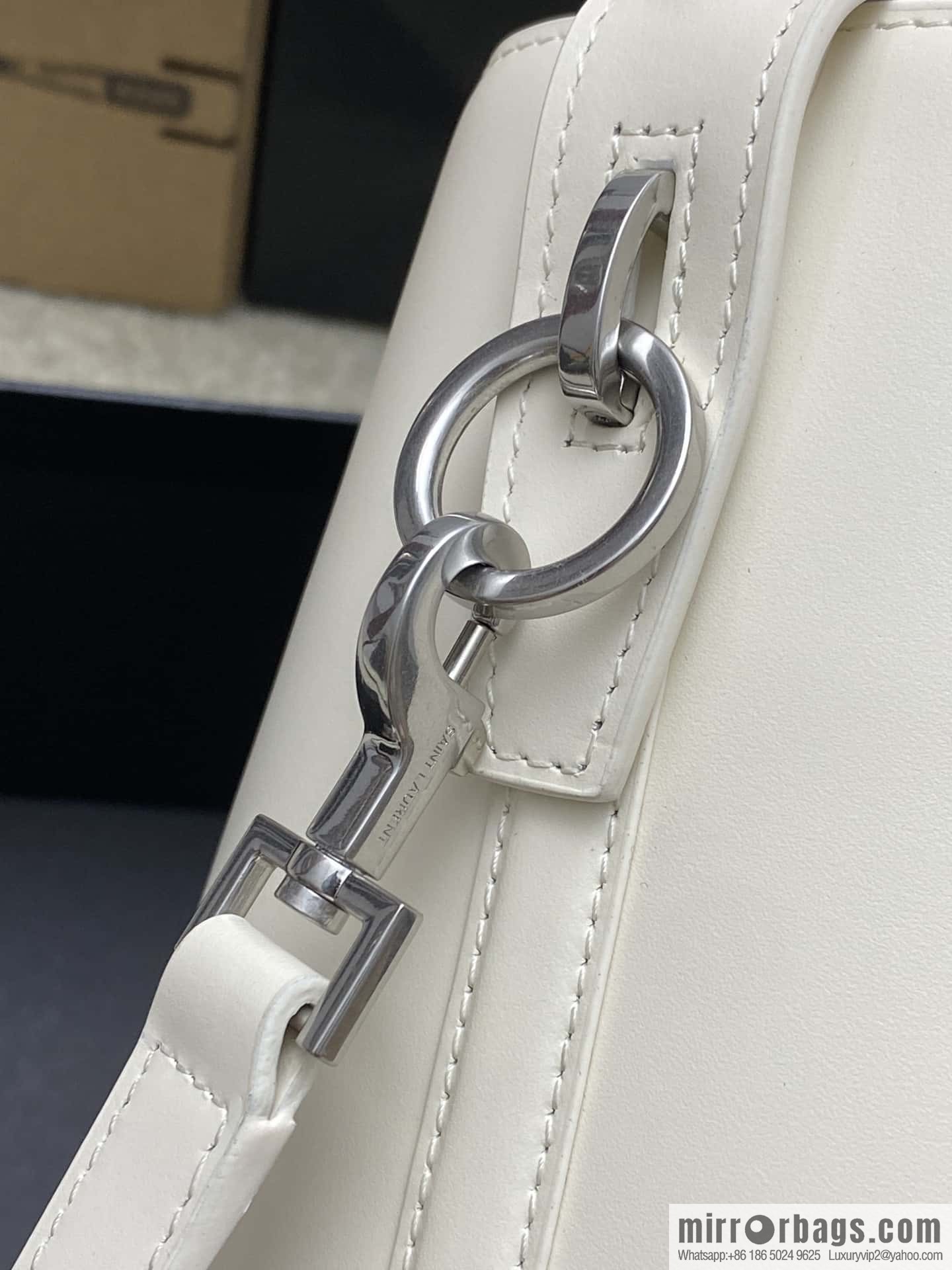New LE 5A-7 series small bucket bag white plain weave/gold Model: 749036