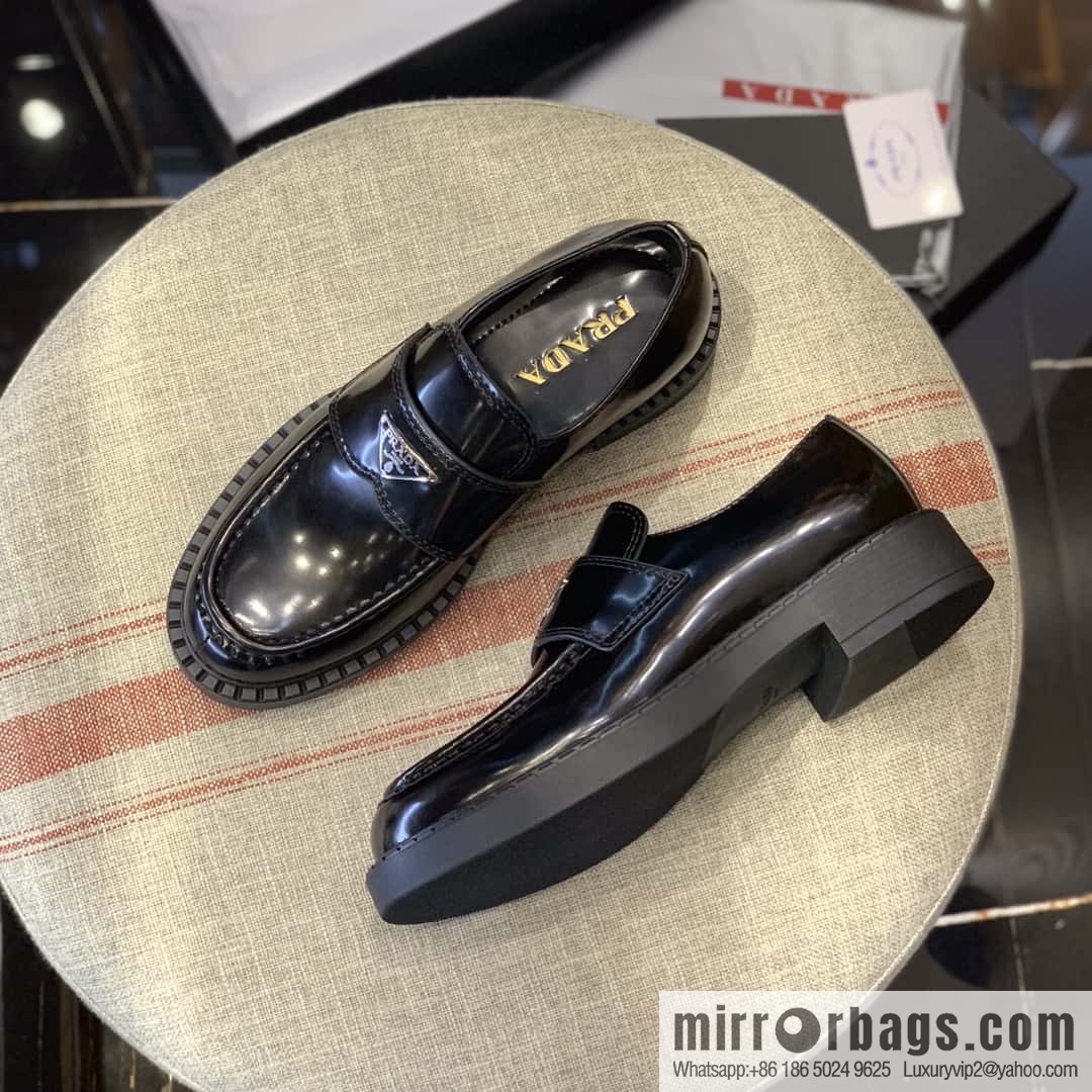 PRADA triangular logo decoration, glossy loafers