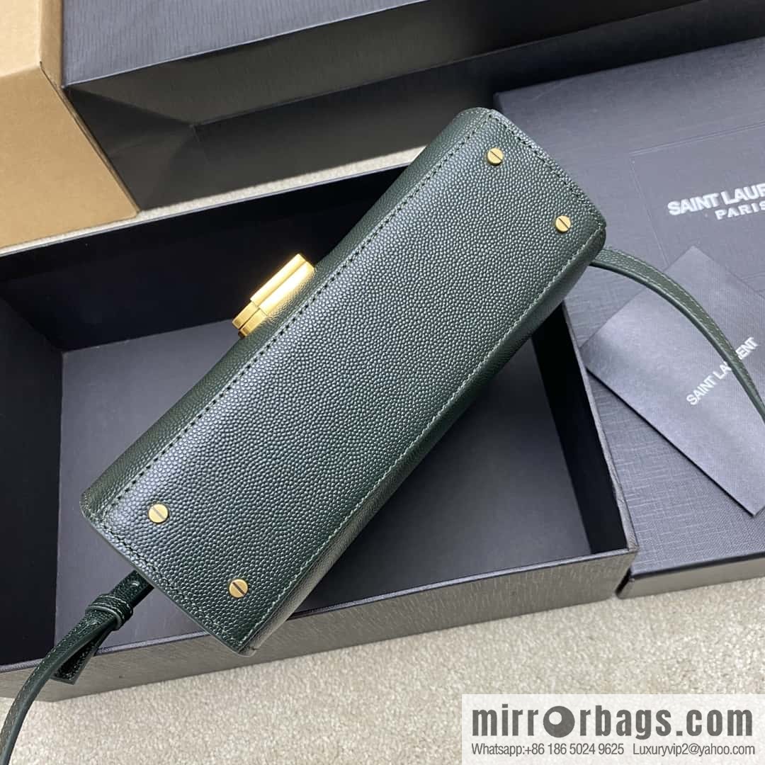 𝑪𝒂𝒔𝒔𝒂𝒏𝒅𝒓𝒂 caviar pattern hand bag dark green ball pattern/gold buckle Model: 602716