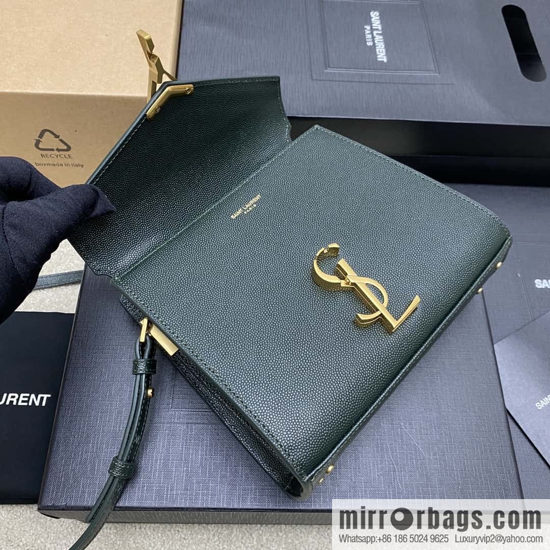𝑪𝒂𝒔𝒔𝒂𝒏𝒅𝒓𝒂 caviar pattern hand bag dark green ball pattern/gold buckle Model: 602716