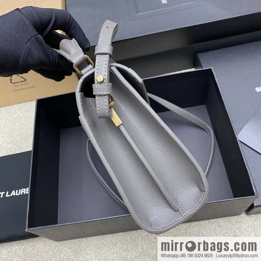 𝑪𝒂𝒔𝒔𝒂𝒏𝒅𝒓𝒂 caviar pattern hand bag gray ball pattern/gold buckle Model: 602716