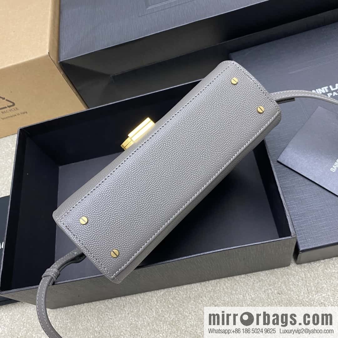 𝑪𝒂𝒔𝒔𝒂𝒏𝒅𝒓𝒂 caviar pattern hand bag gray ball pattern/gold buckle Model: 602716