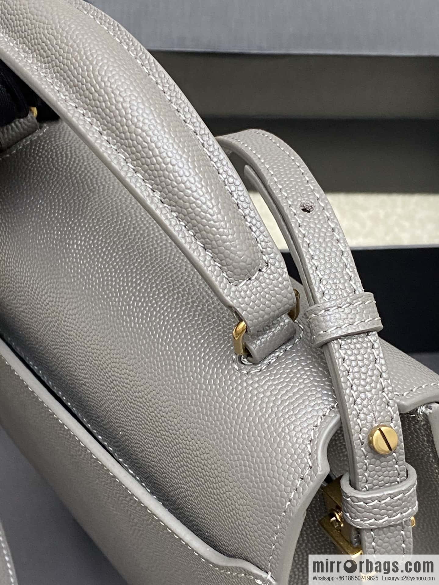 𝑪𝒂𝒔𝒔𝒂𝒏𝒅𝒓𝒂 caviar pattern hand bag gray ball pattern/gold buckle Model: 602716