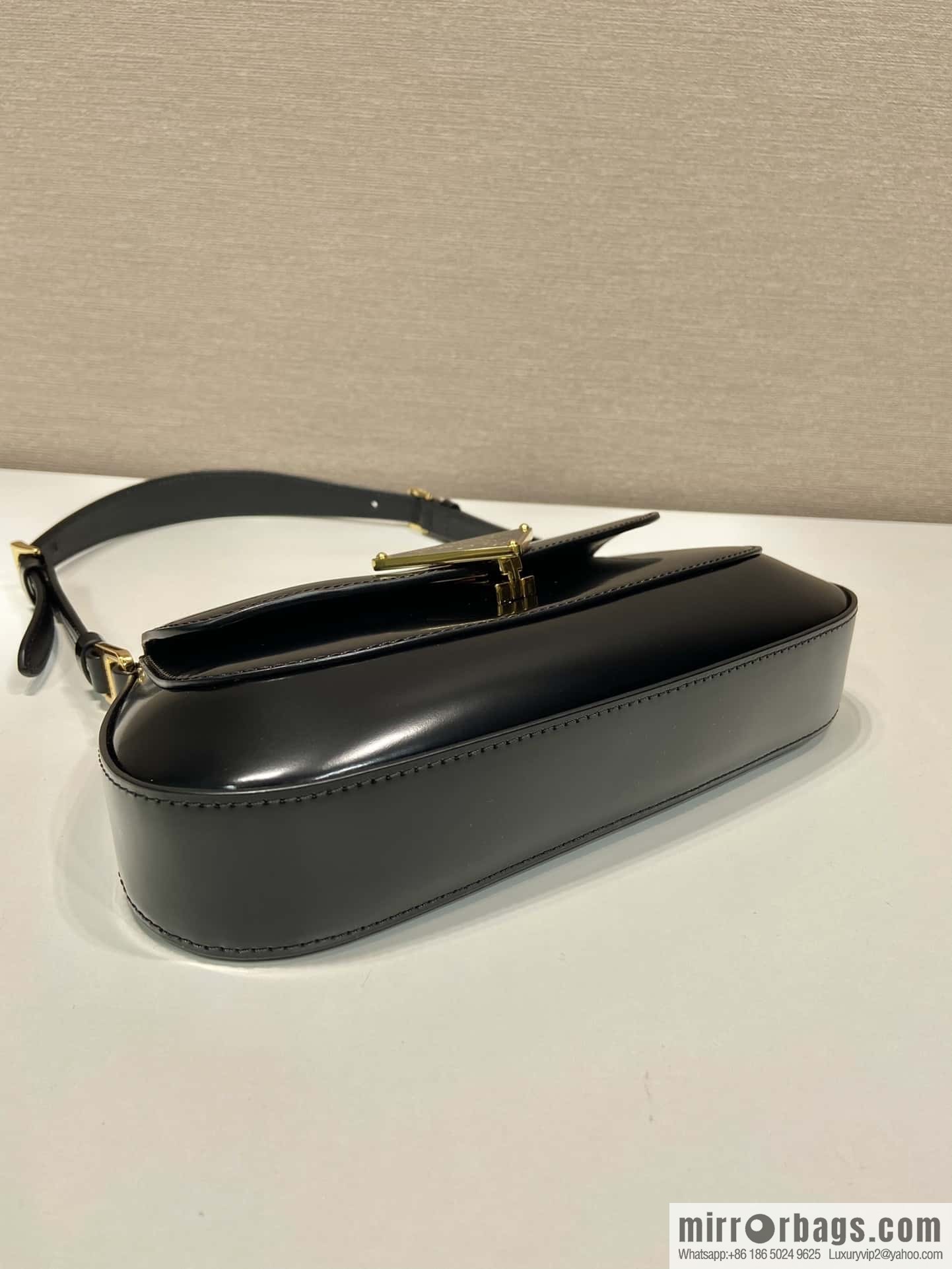 PRADA Prada glossy leather new armpit bag 1BD345