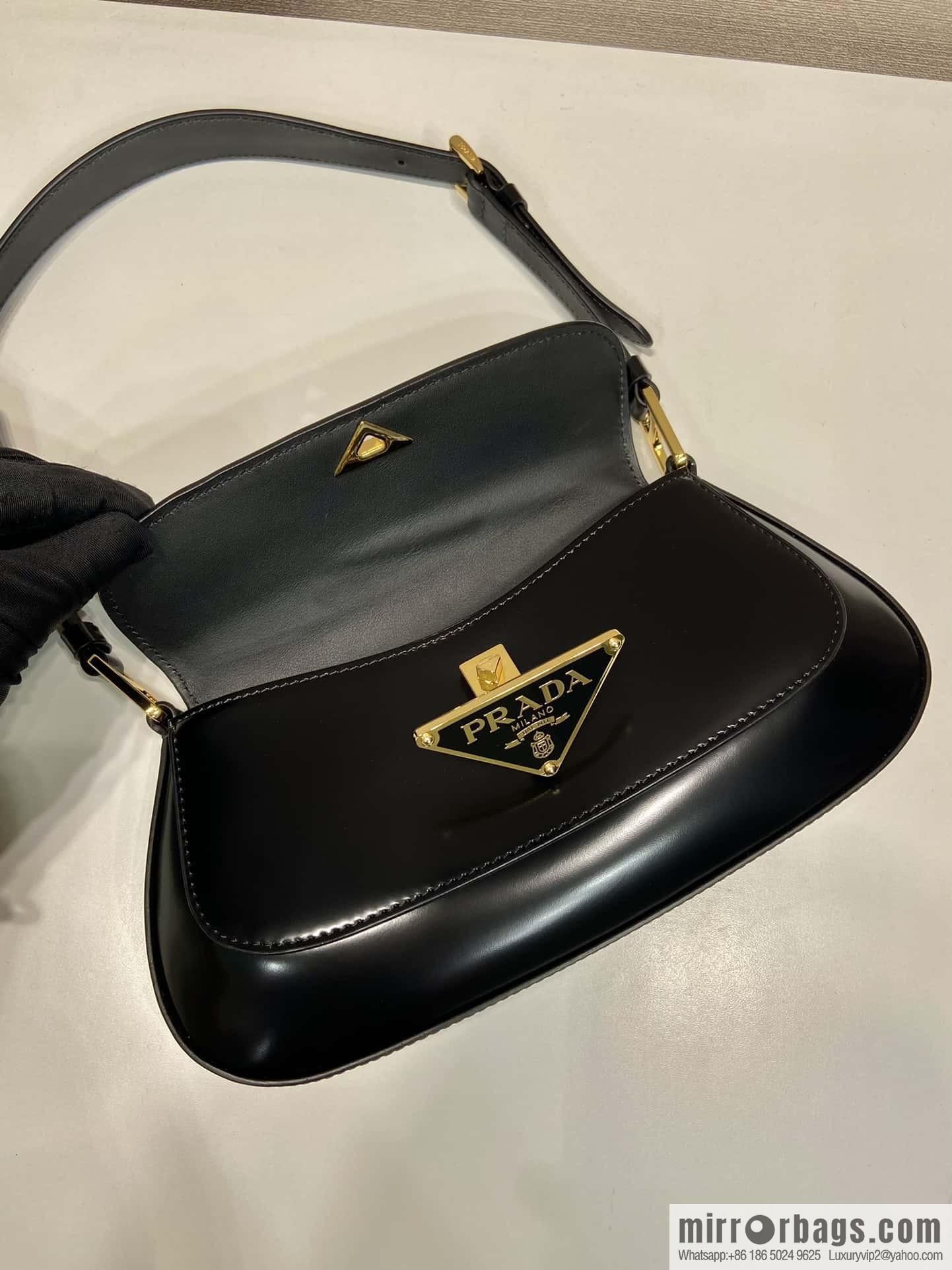PRADA Prada glossy leather new armpit bag 1BD345