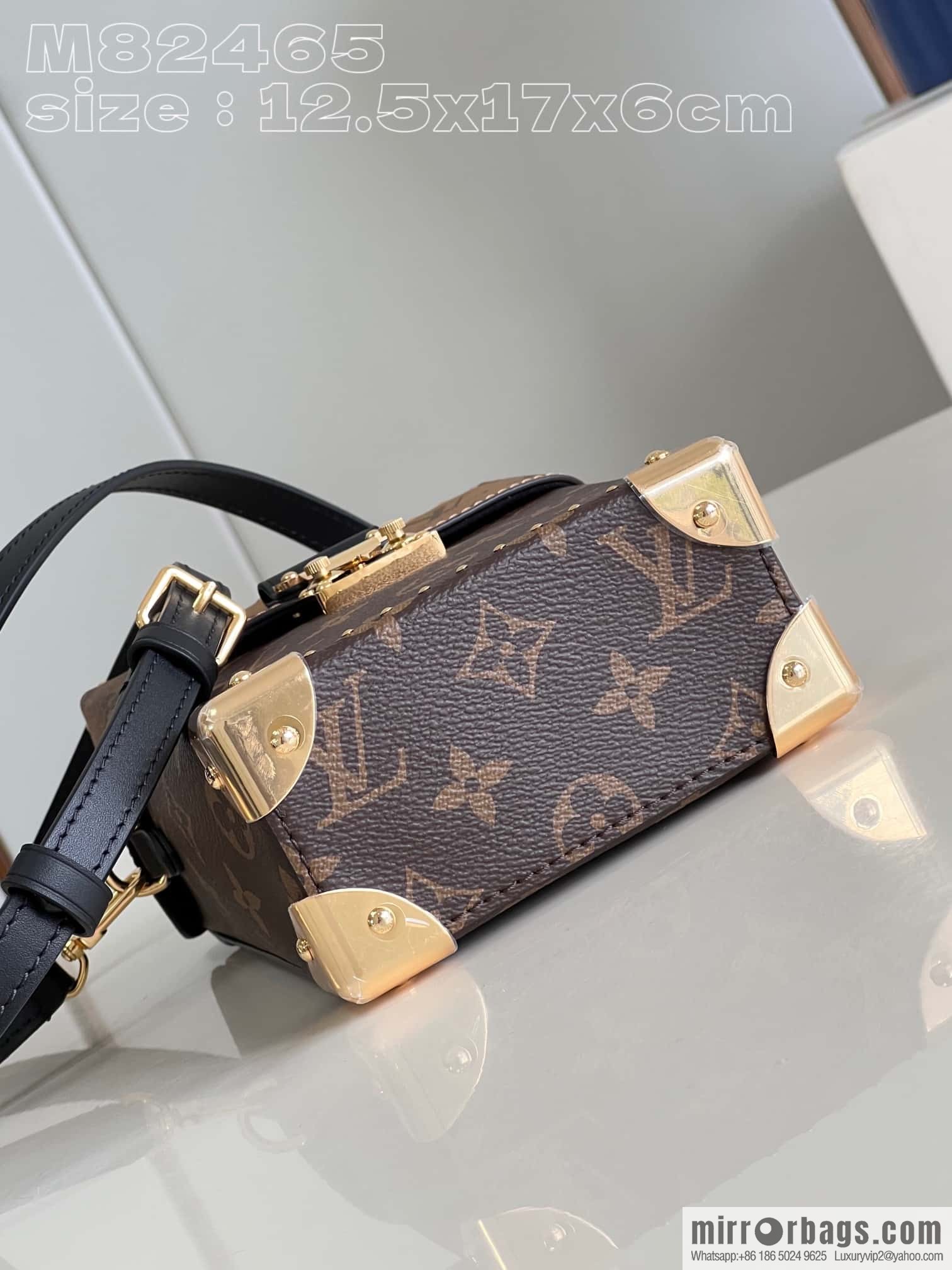 LV M82465 Camera Box