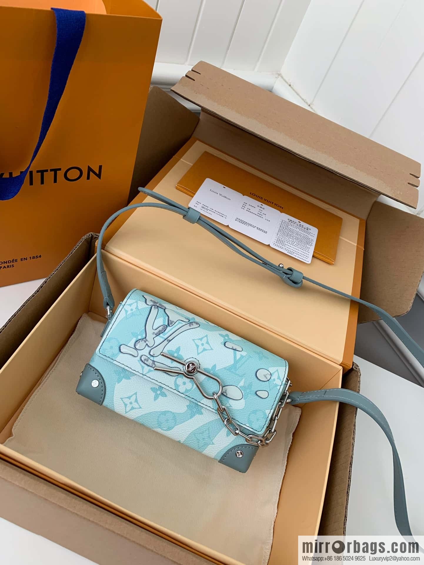 LV M22637 Steamer Wearable Wallet