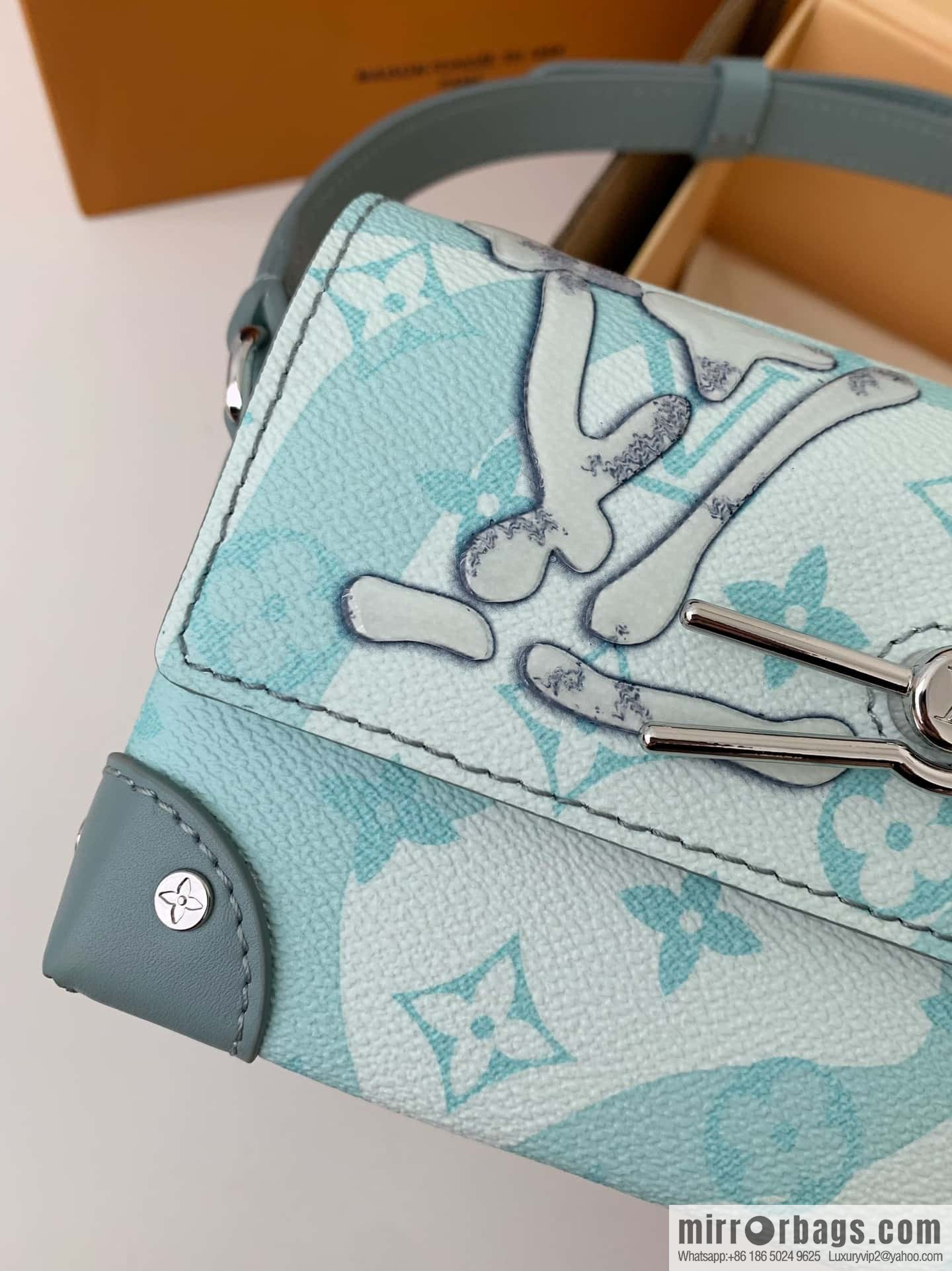 LV M22637 Steamer Wearable Wallet