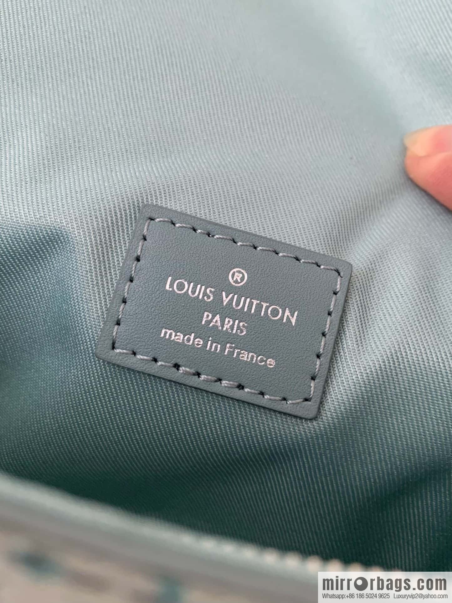 LV M22637 Steamer Wearable Wallet