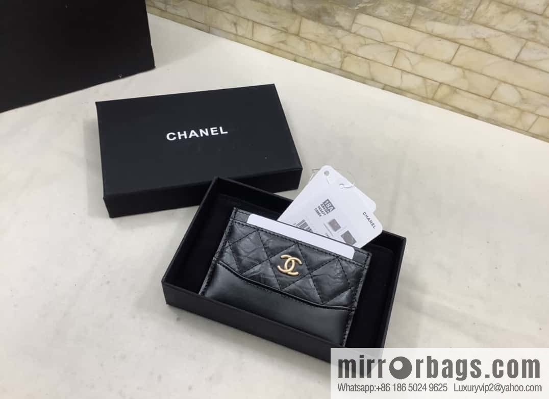 CHANEL classic hobo bag series, tire leather color matching card holder A84386