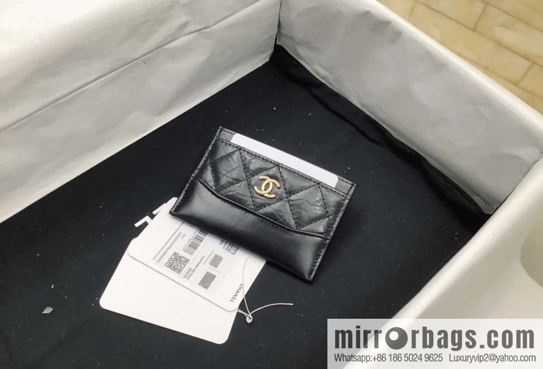 CHANEL classic hobo bag series, tire leather color matching card holder A84386