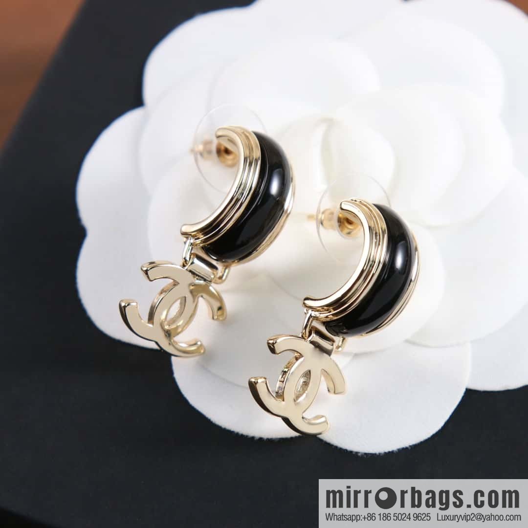 New ☑️ Chanel C2 double c strip earrings